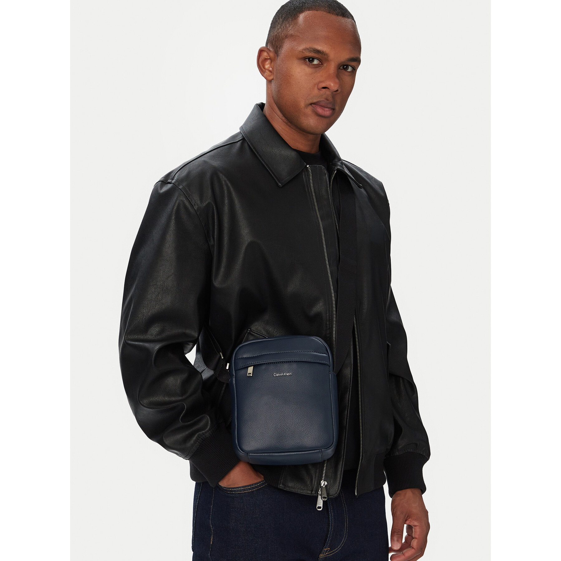 Crossover torbica Calvin Klein Raised Reporter LV04D3160G Tamnoplava