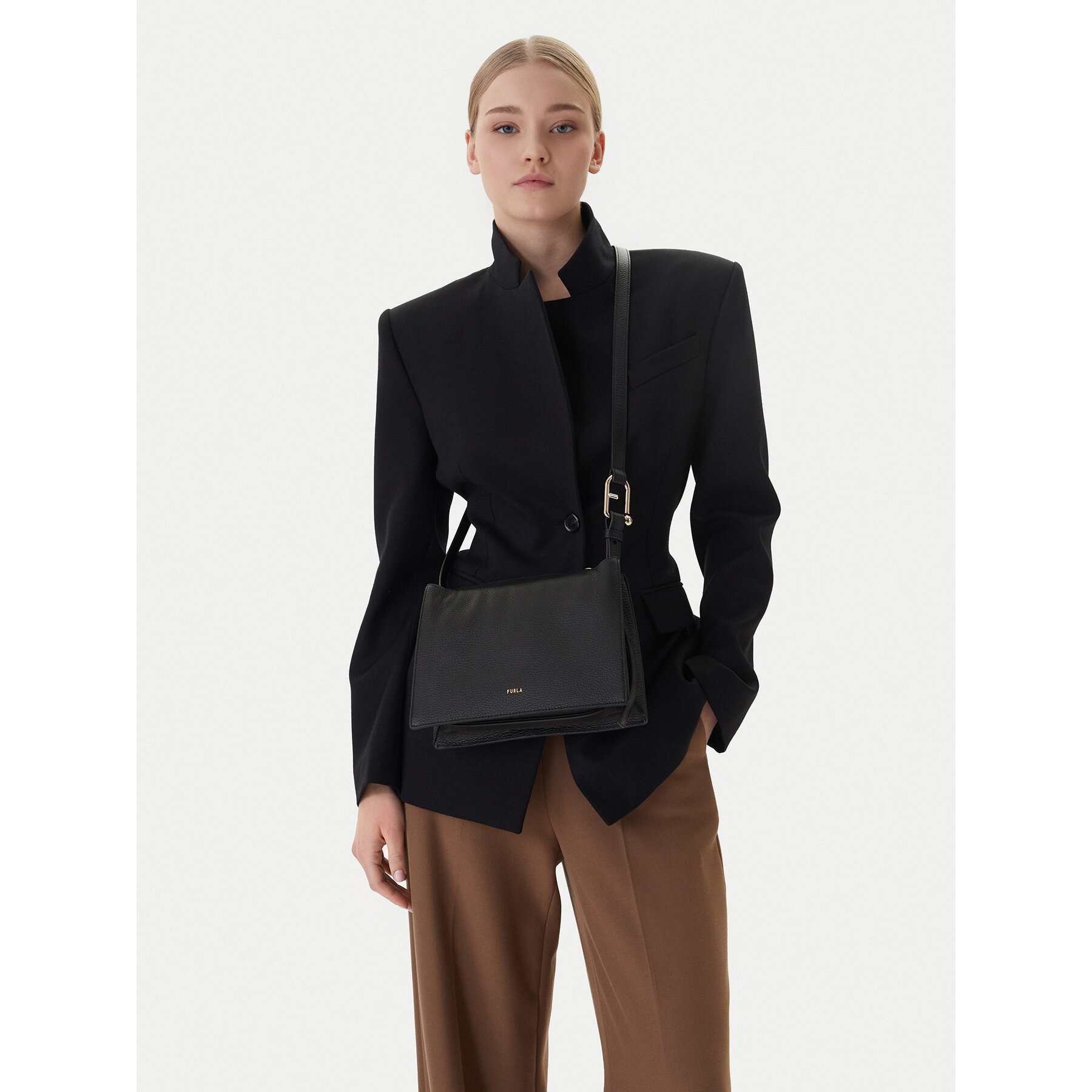 Táska Furla Nuvola S Crossbody WB01275-HSF000-O6000 Fekete