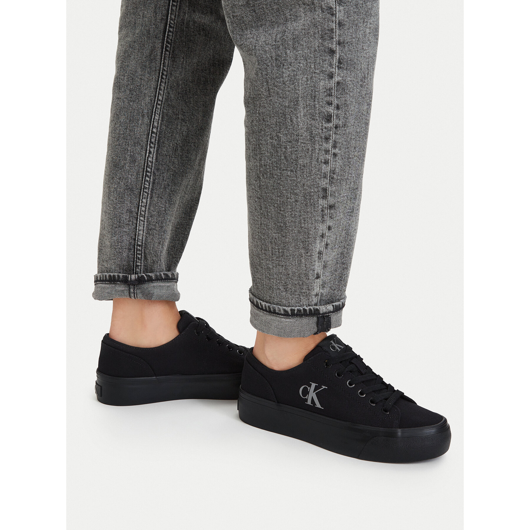 Superge Calvin Klein Vulc Flatform Low Canvas Mg YW0YW01763 Črna