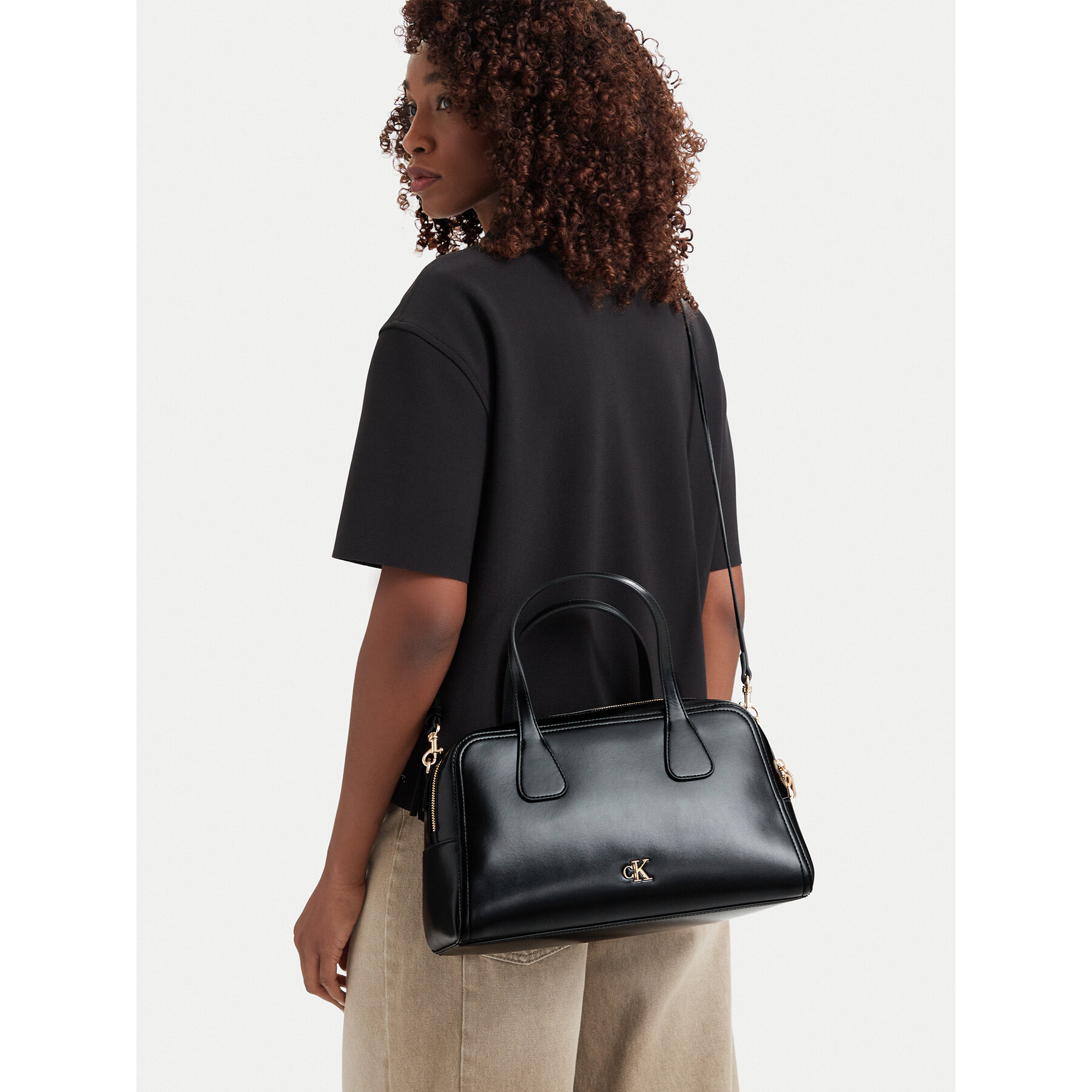 Τσάντα Calvin Klein Ck Medium Bowling Bag LV04F3610G Μαύρο
