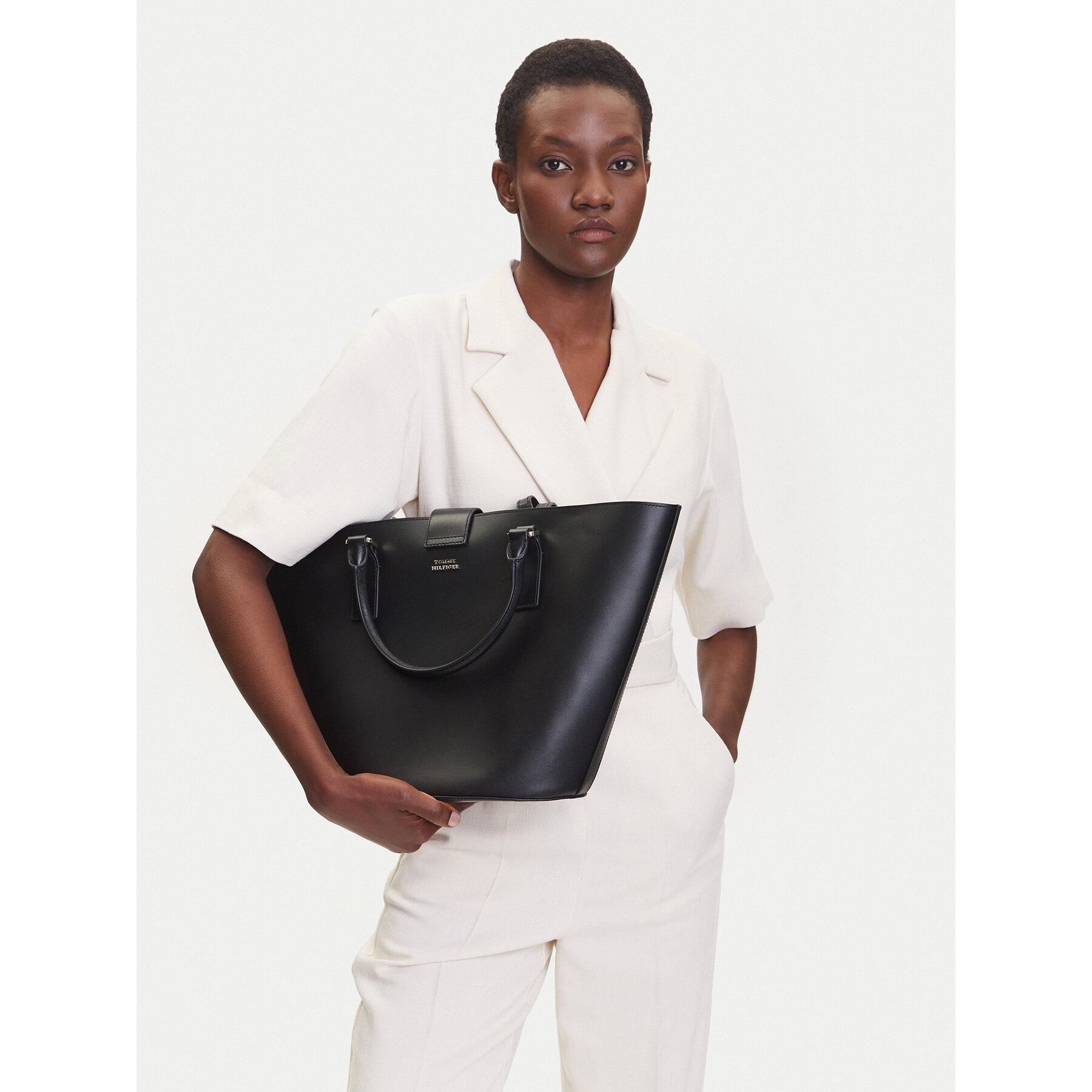 Kabelka Tommy Hilfiger Heritage Leather Tote AW0AW17209 Čierna