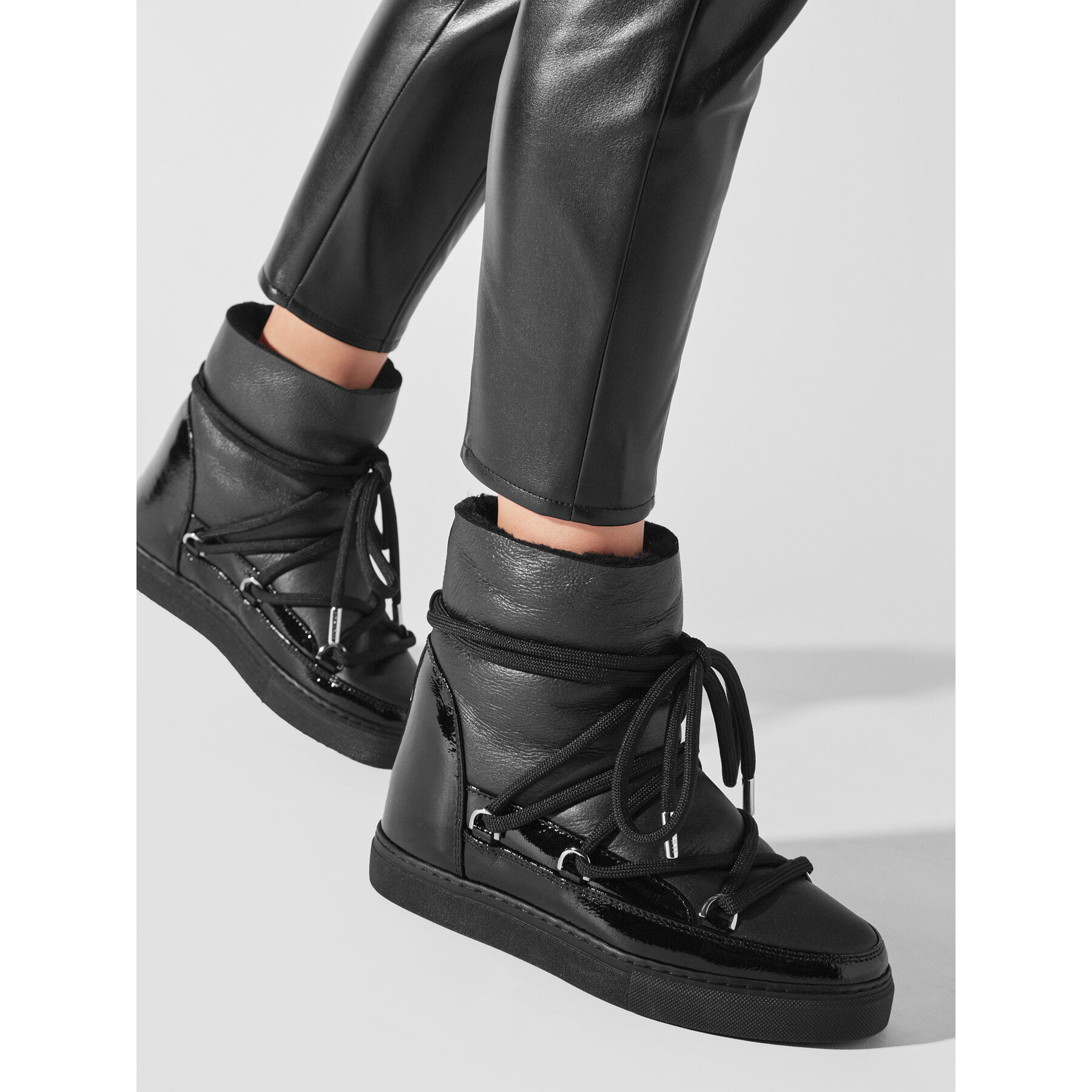 Škornji za sneg Inuikii Gloss Wedge 75203-007 Črna