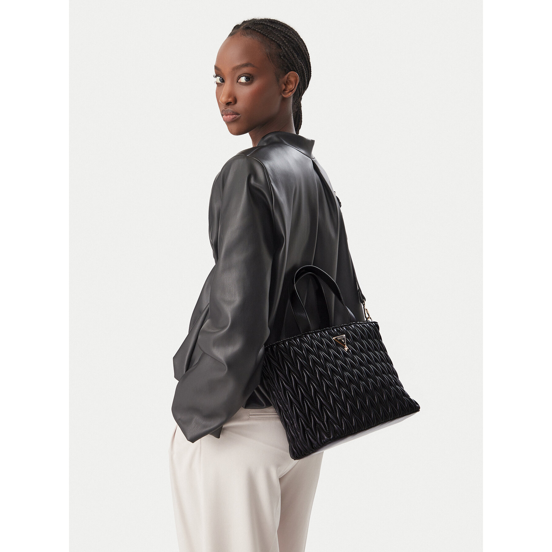 Kabelka Guess J6BZ24 W4034 Černá