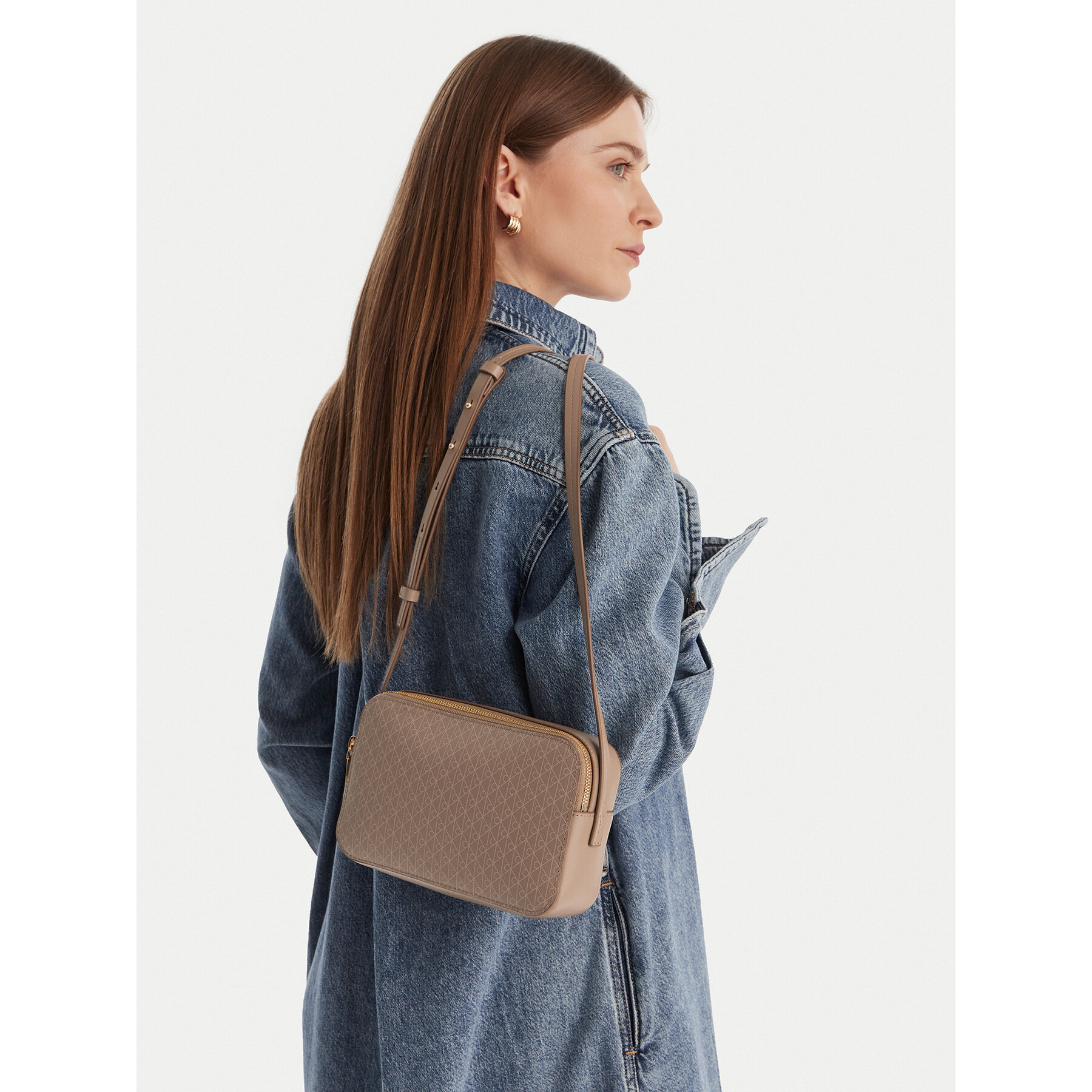 Дамска чанта Calvin Klein Emblem Aop Elongated Camera Bag LV04F3268G Бежов