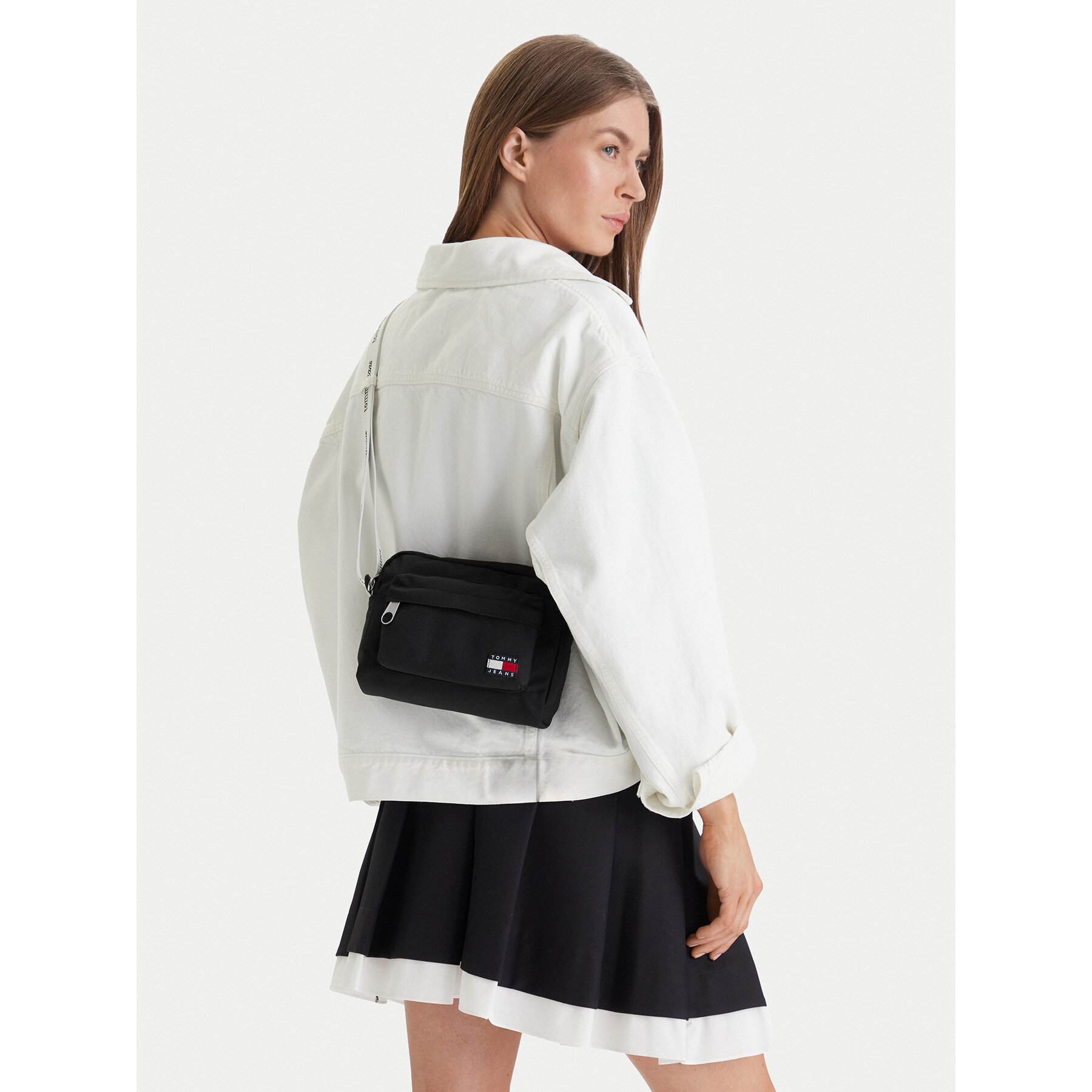 Дамска чанта Tommy Jeans Tjw Ess Daily Crossover AW0AW18462 Черен