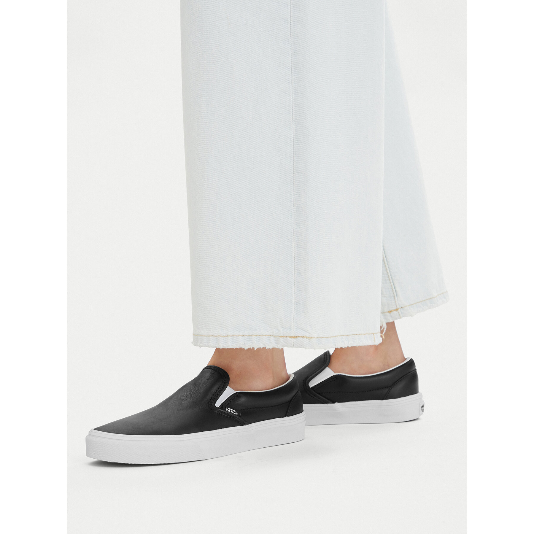 Tenisice Vans Classic Slip-On VN000EACBPB1 Crna