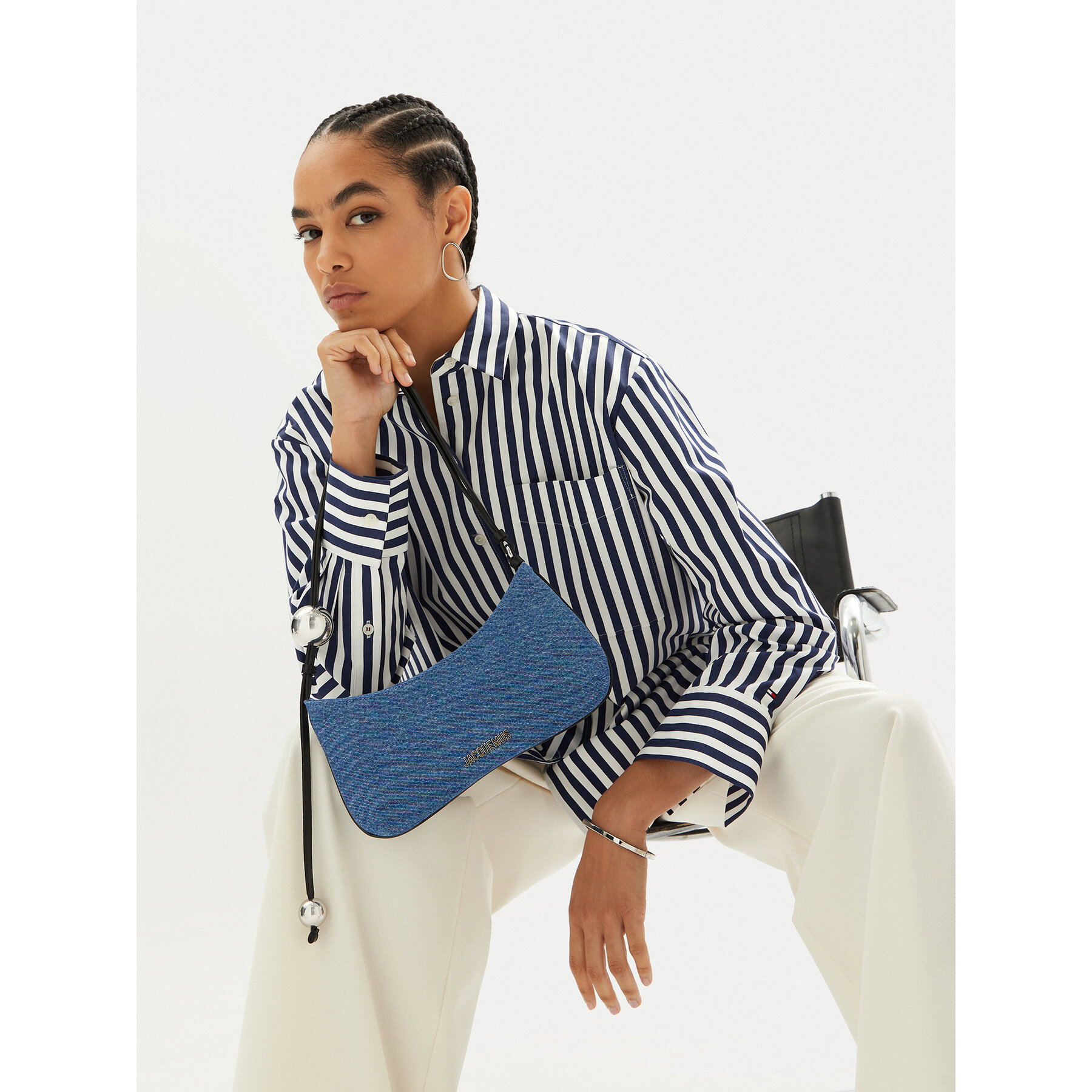 Kabelka JACQUEMUS Le Bisou Perle Modrá