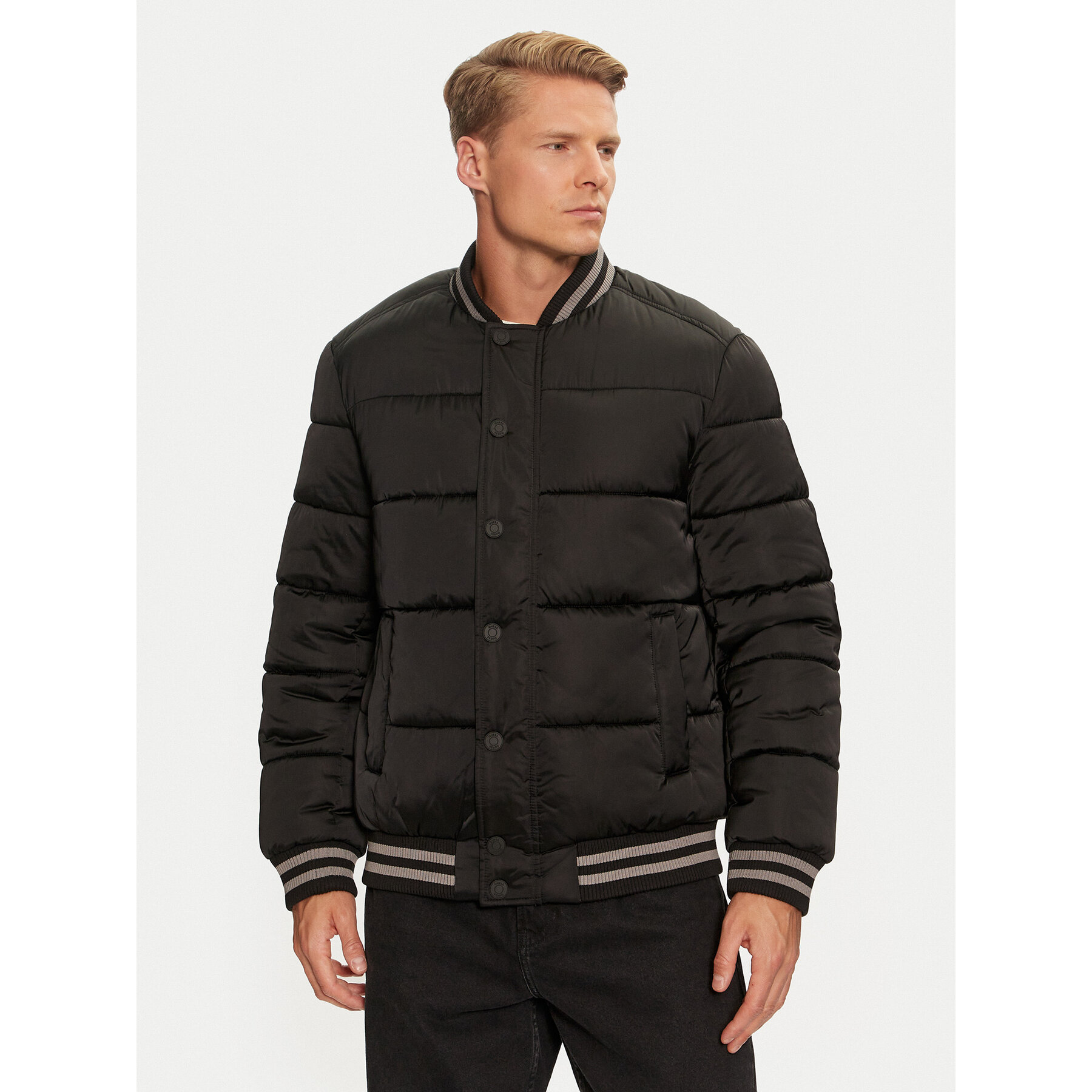 Guess Bomberjacke M4BL31 WGJ92 Schwarz Regular Fit