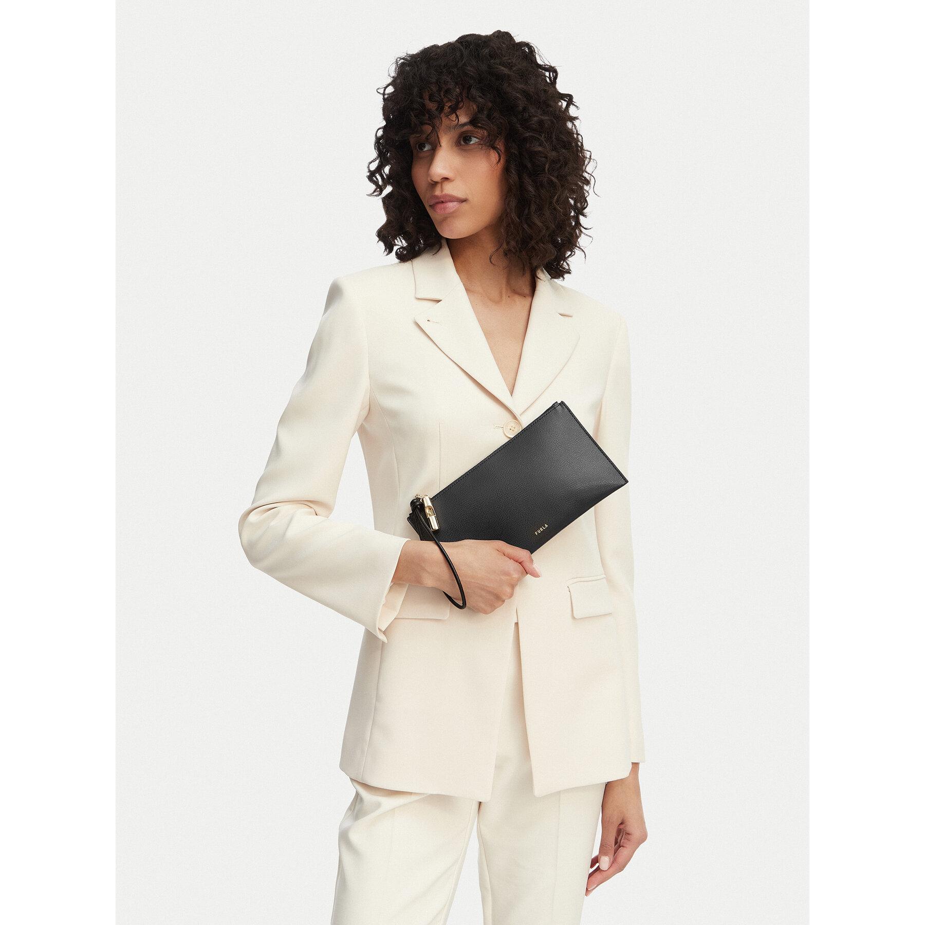 Táska Furla Iride M WE00890 ARE000 CN O6000 Fekete
