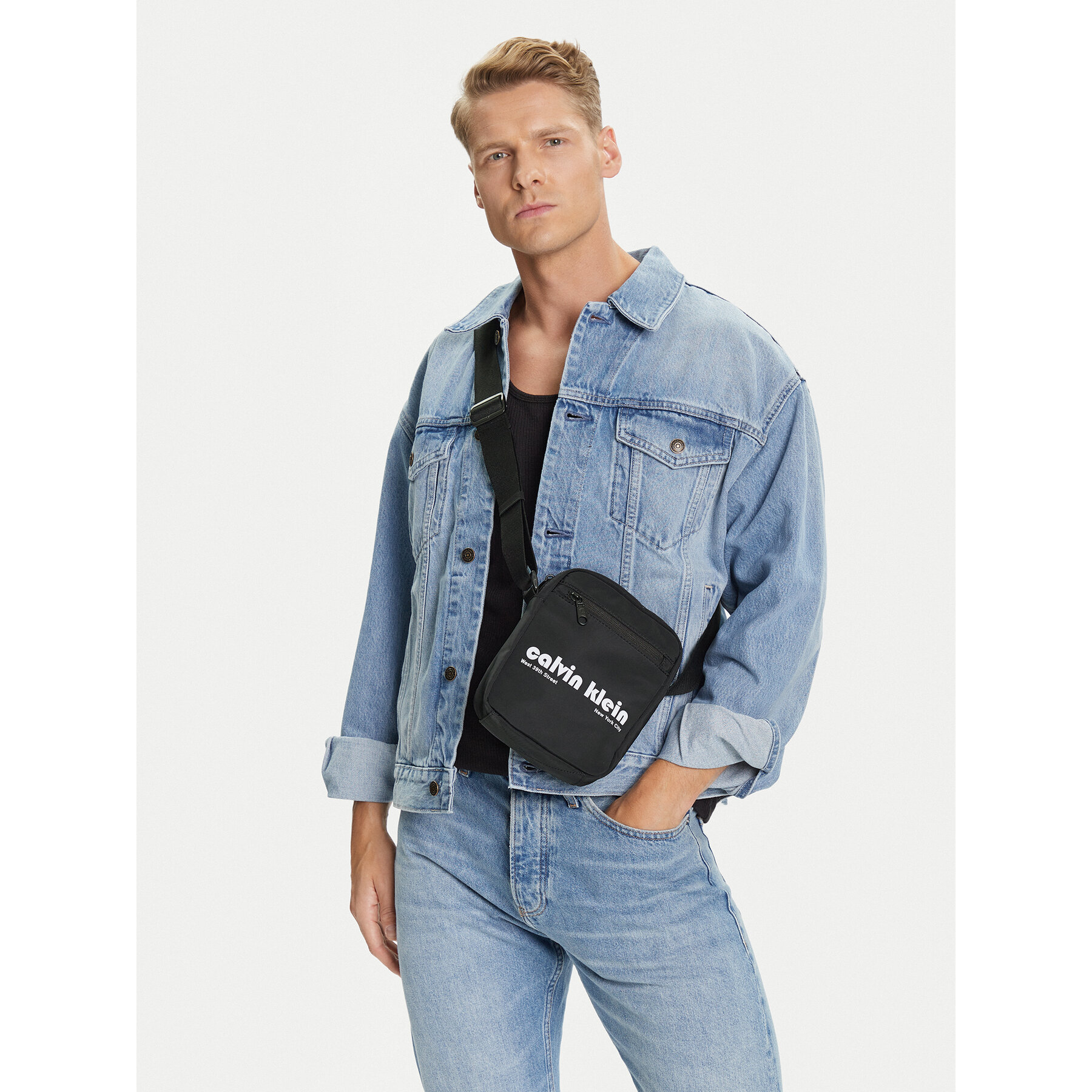 Torbica za okrog pasu Calvin Klein LV04G3180G Črna