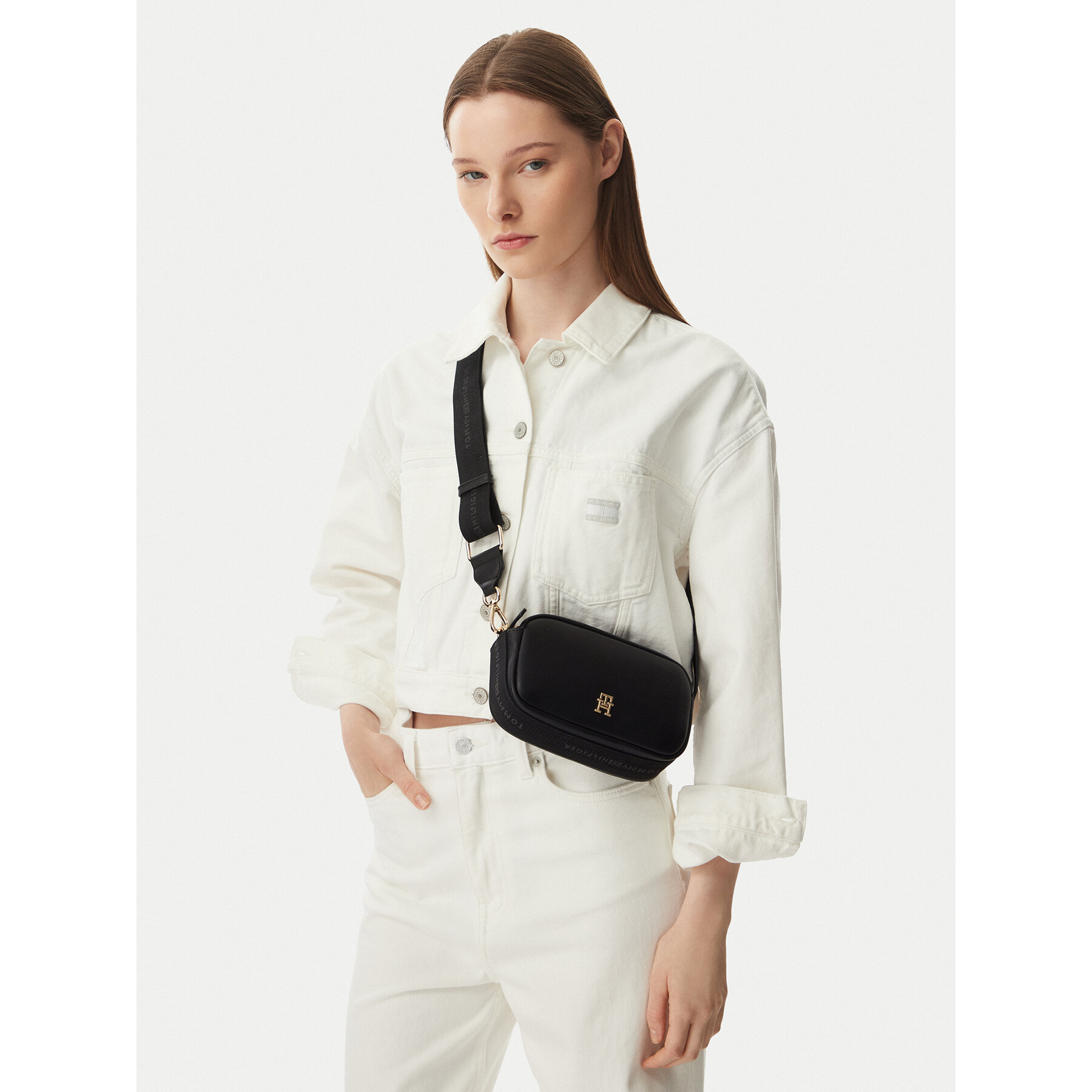 Geantă Tommy Hilfiger Th Logotape Camera Bag AW0AW18741 Negru