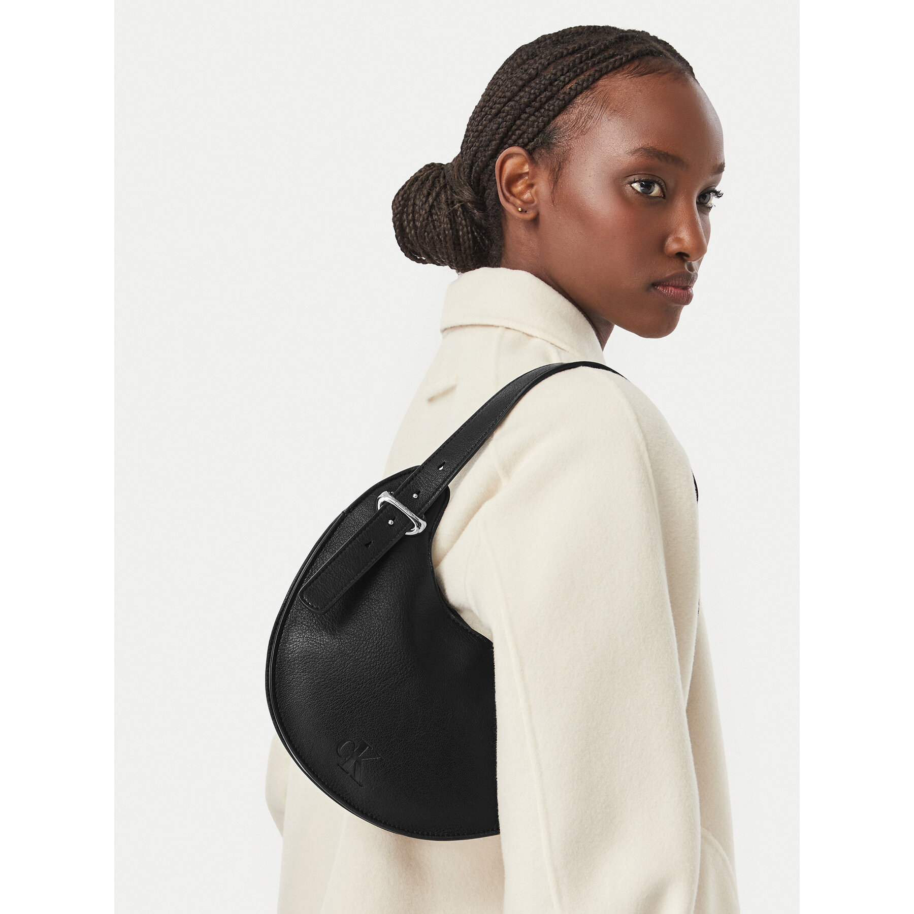 Torbica Calvin Klein Asym Buckle Shoulder Bag LV04F3872G Crna
