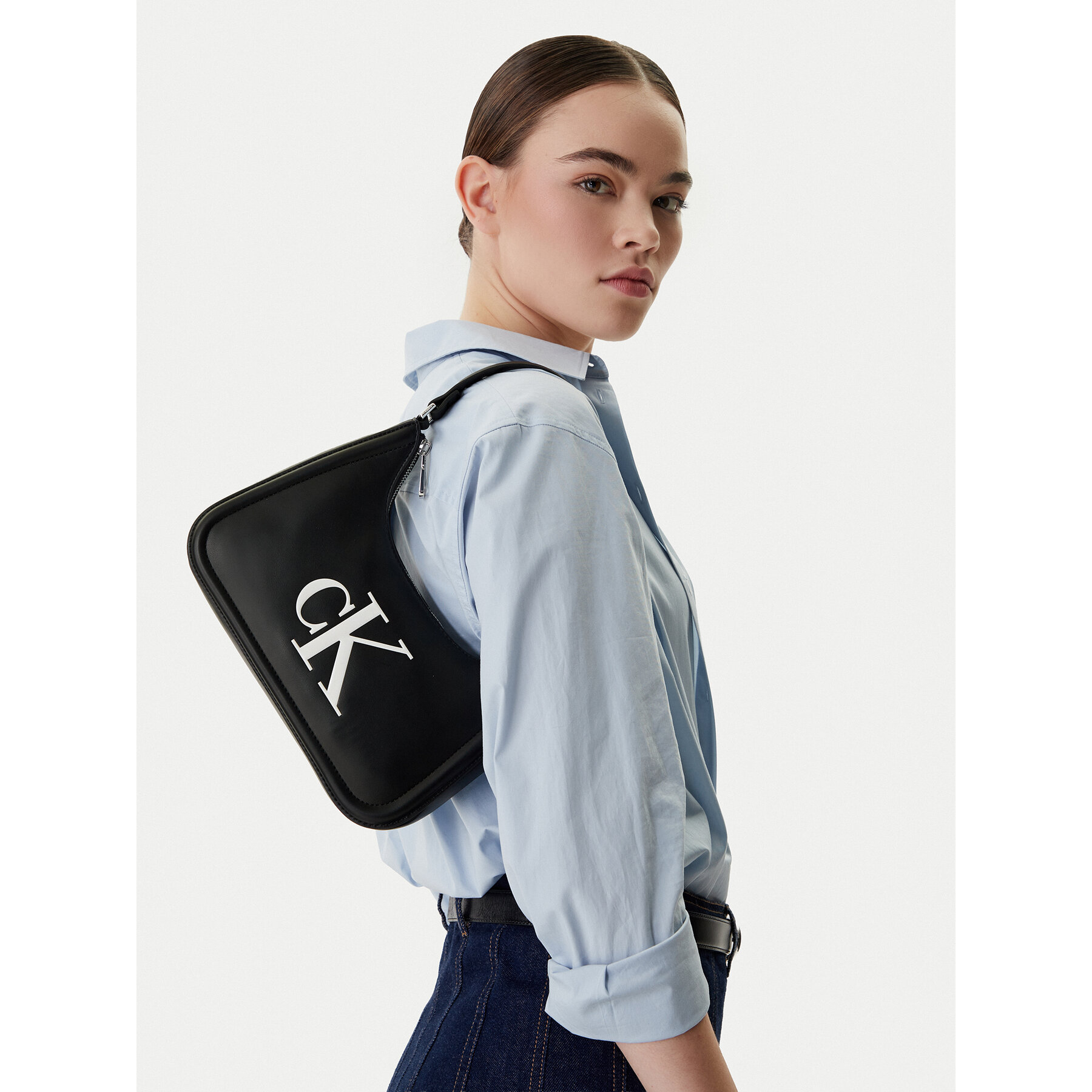 Torbica Calvin Klein Bold Ck Small Shoulder Bag LV04F3230G Crna