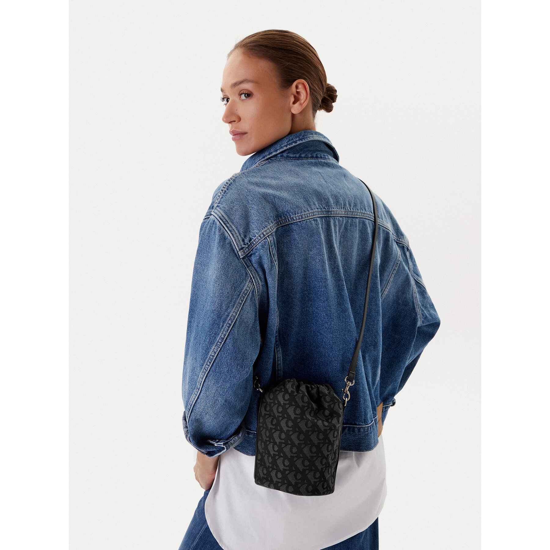 Ročna torba Calvin Klein LV04F3208G Črna