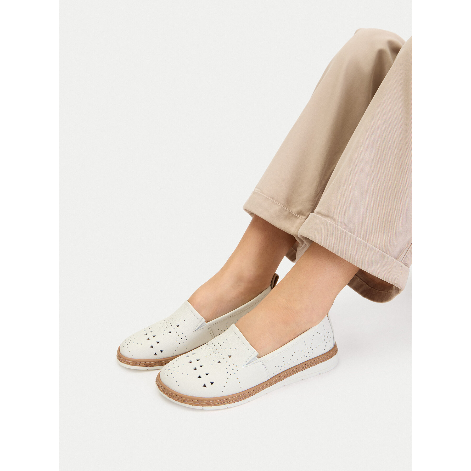 Pantofi Lasocki CEO-WI23-LYLA-02 Alb