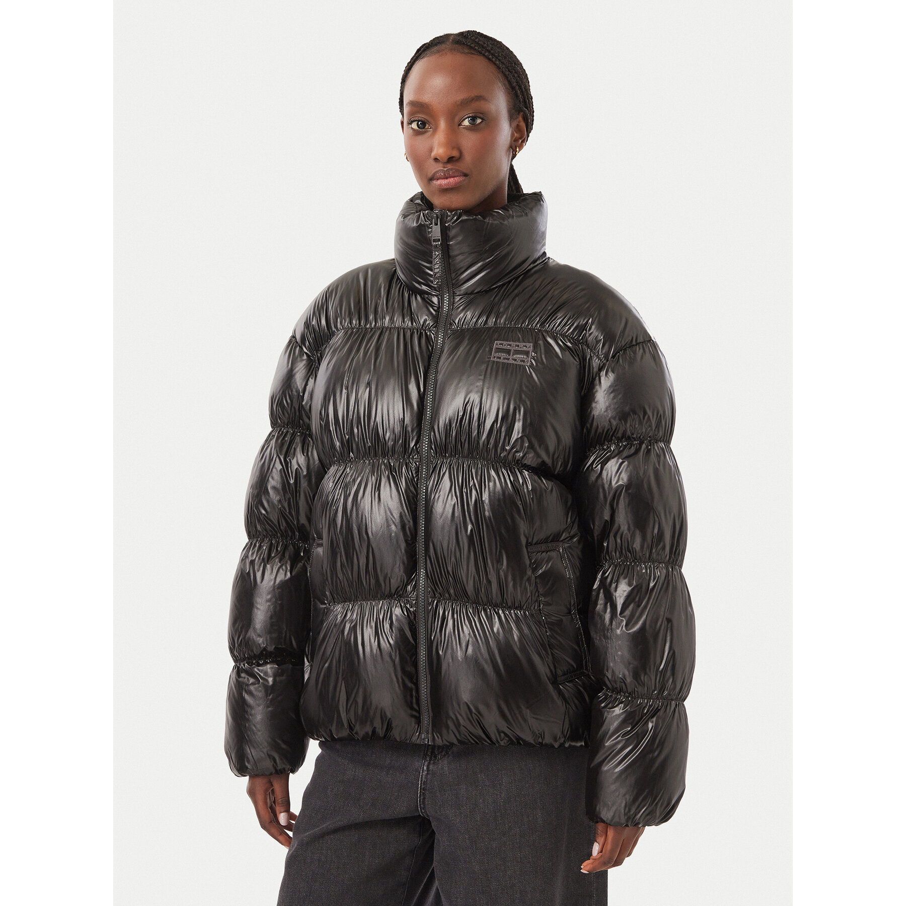 Tommy Jeans Daunenjacke Shiny DW0DW23423 Schwarz Regular Fit