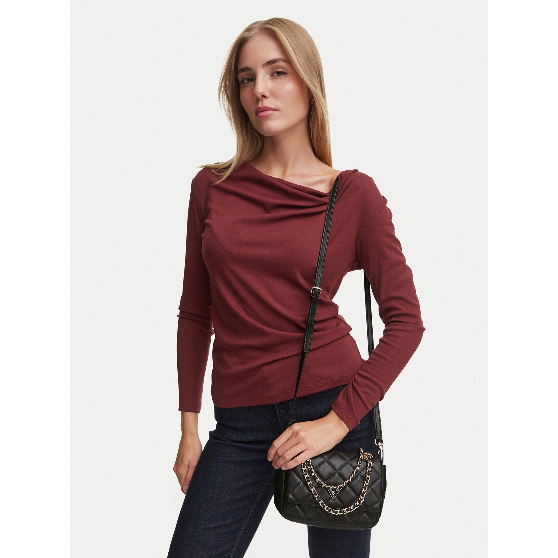 Дамска чанта Guess Juliet Mini HWQG24 56740 Черен