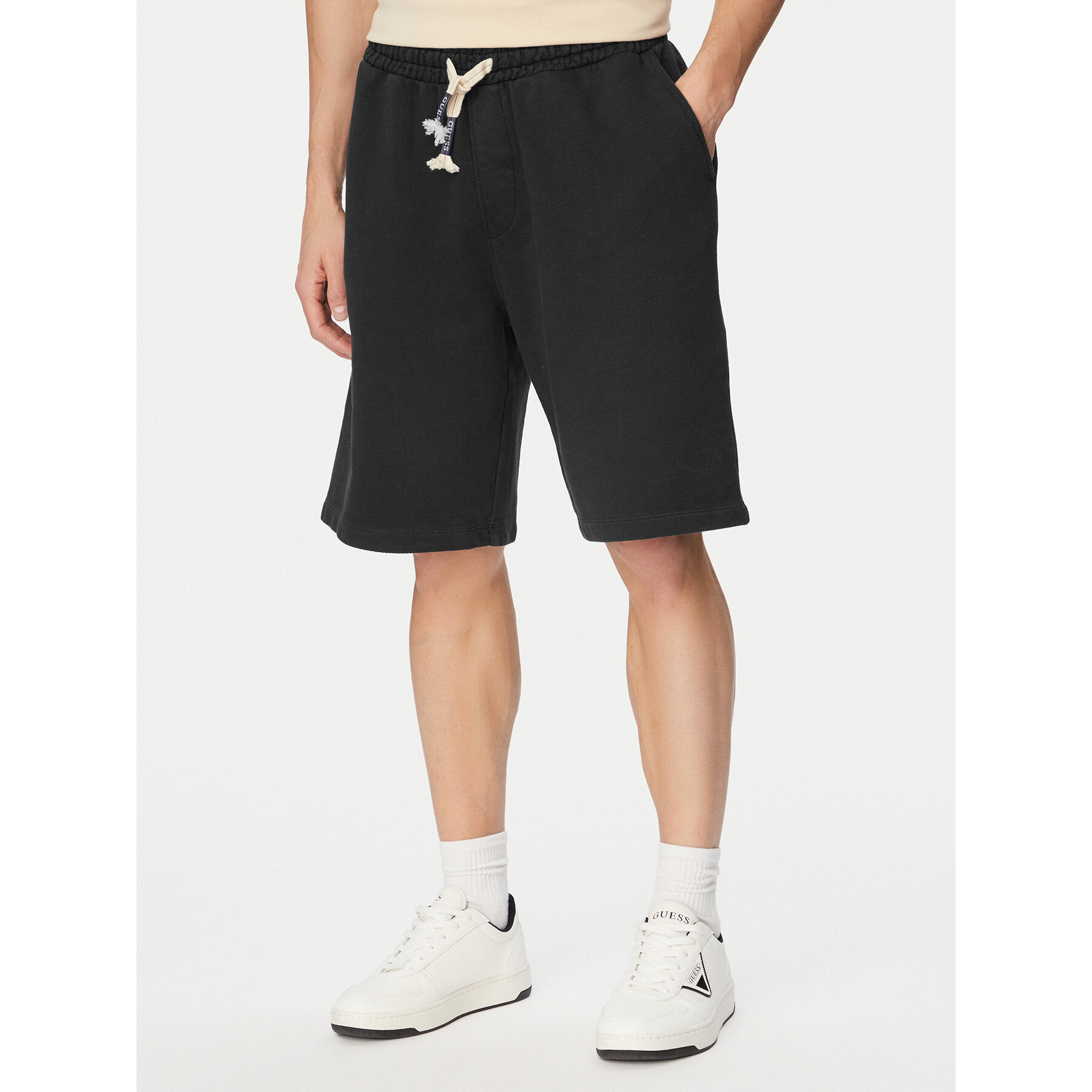 Guess Stoffshorts M6GD15 K3021 Schwarz Regular Fit