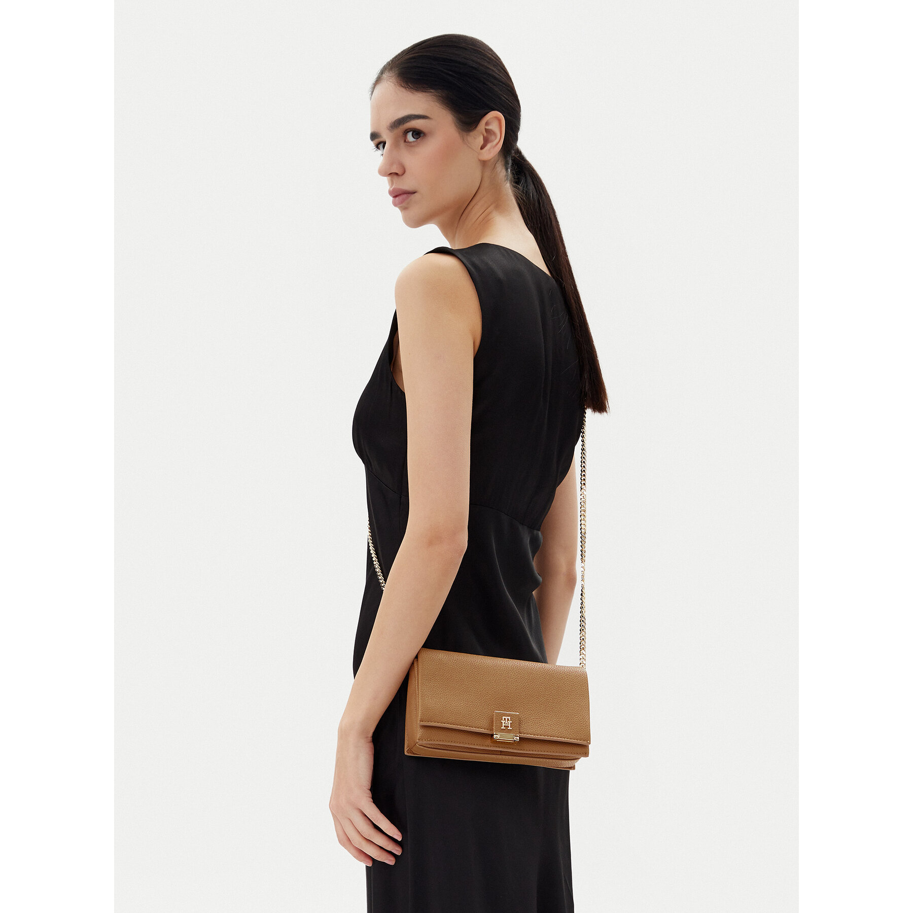 Kabelka Tommy Hilfiger Th Her Flap W/Chain AW0AW17403 Béžová