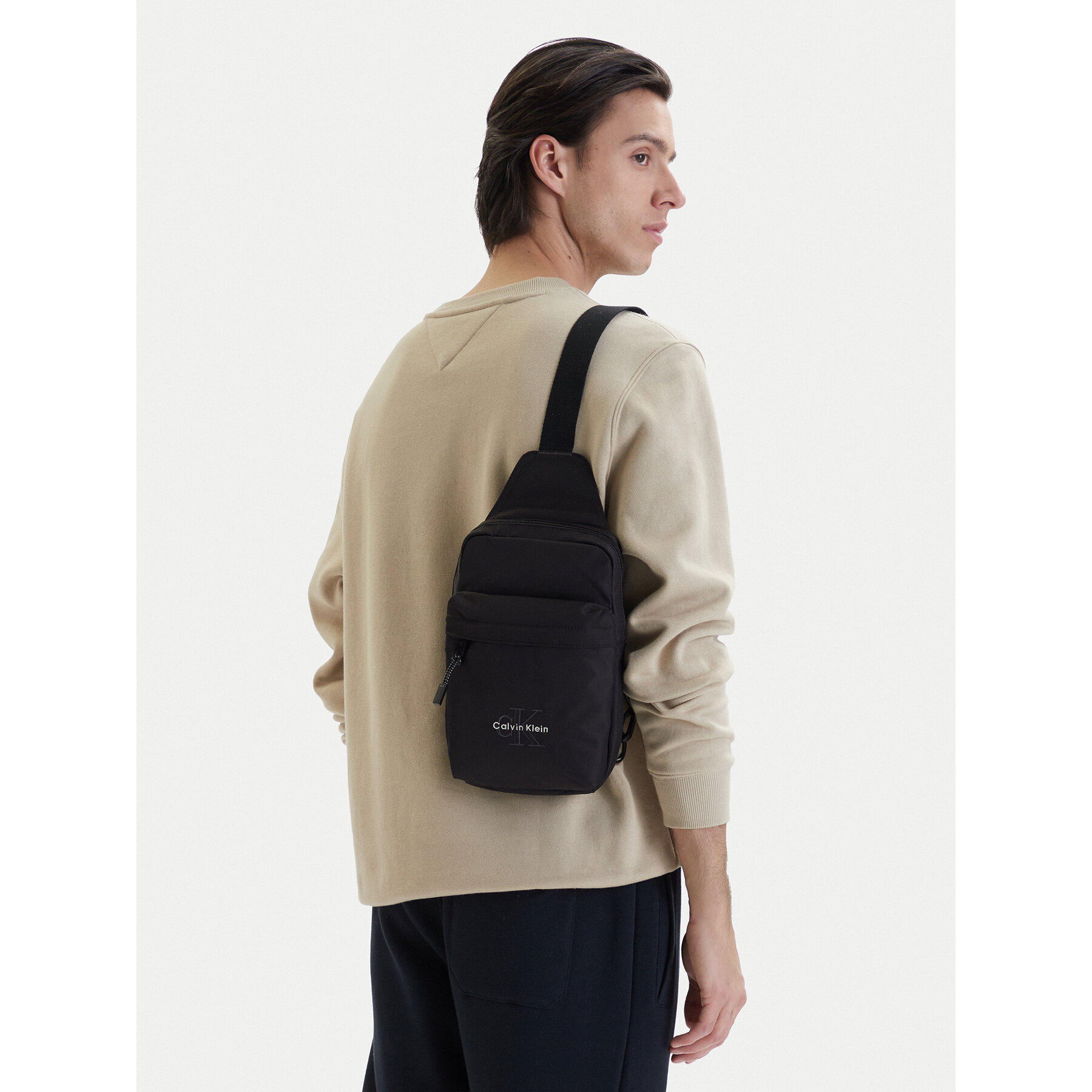Crossover torbica Calvin Klein Bold Sling LV04D3300G Crna