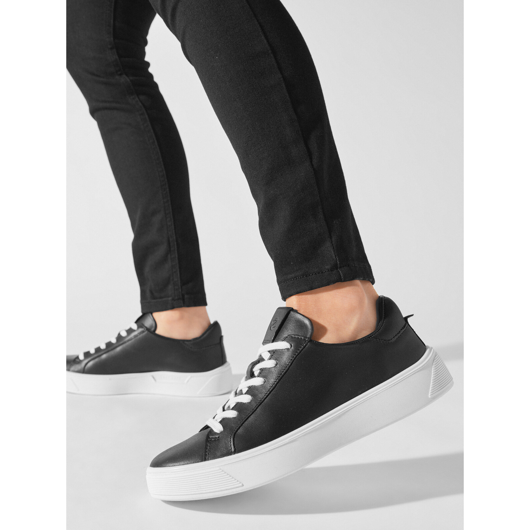 Sneakersy ECCO Street Tray W 29114301001 Čierna