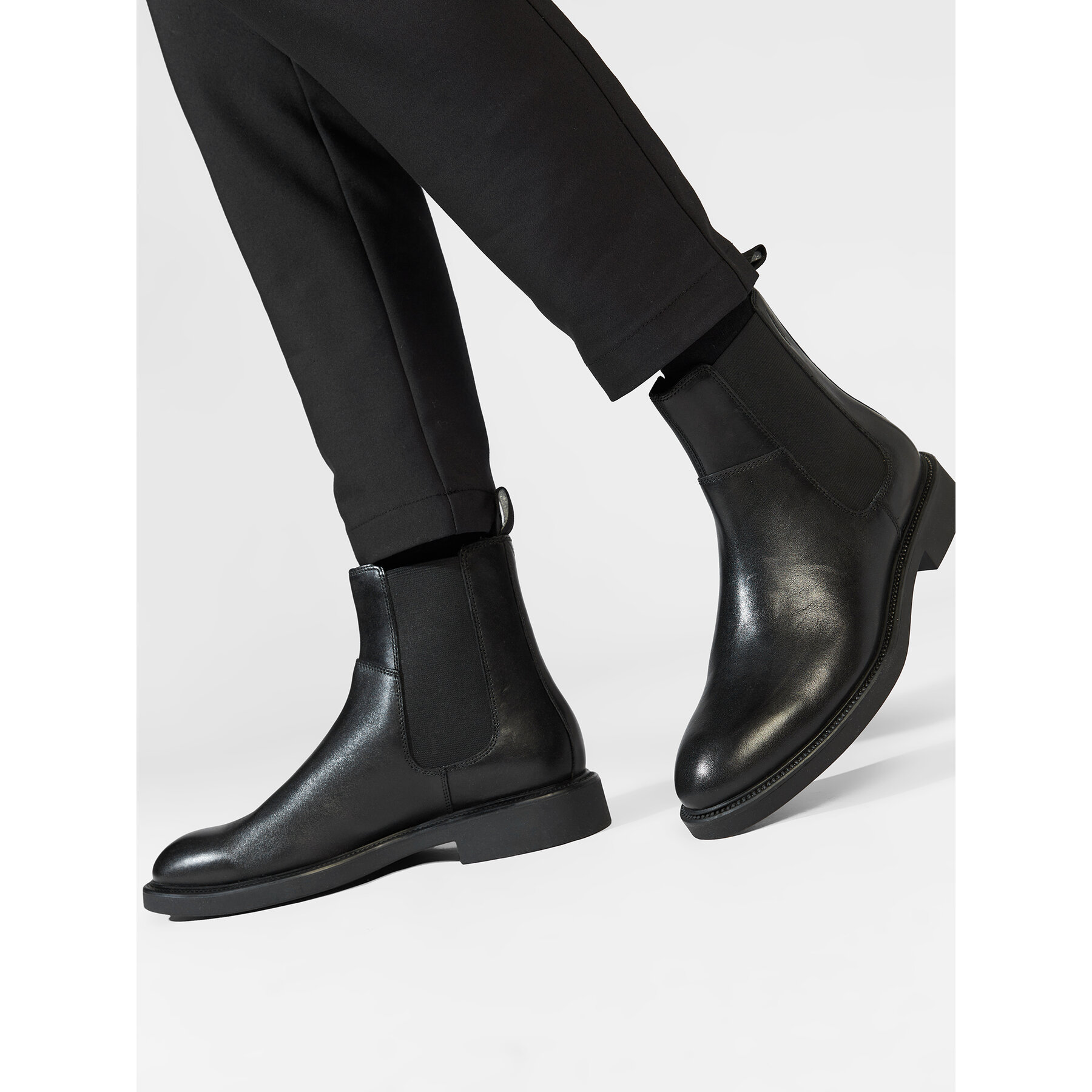Členková obuv s elastickým prvkom Vagabond Shoemakers Alex M 5266-001-20 Čierna