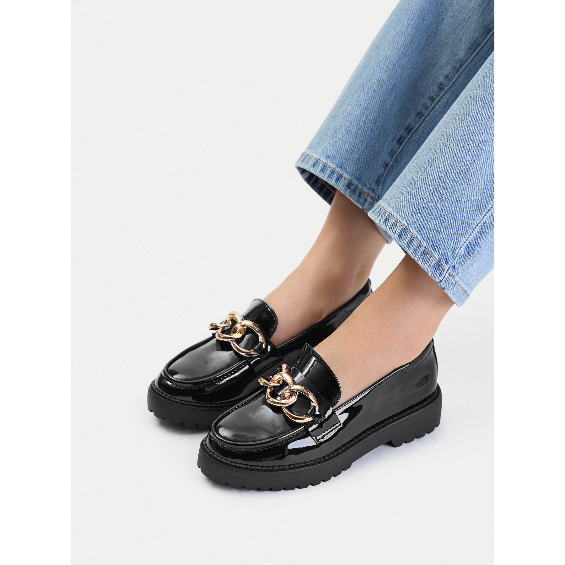лоуфъри с дебела подметка DeeZee WS5621-18 Черен