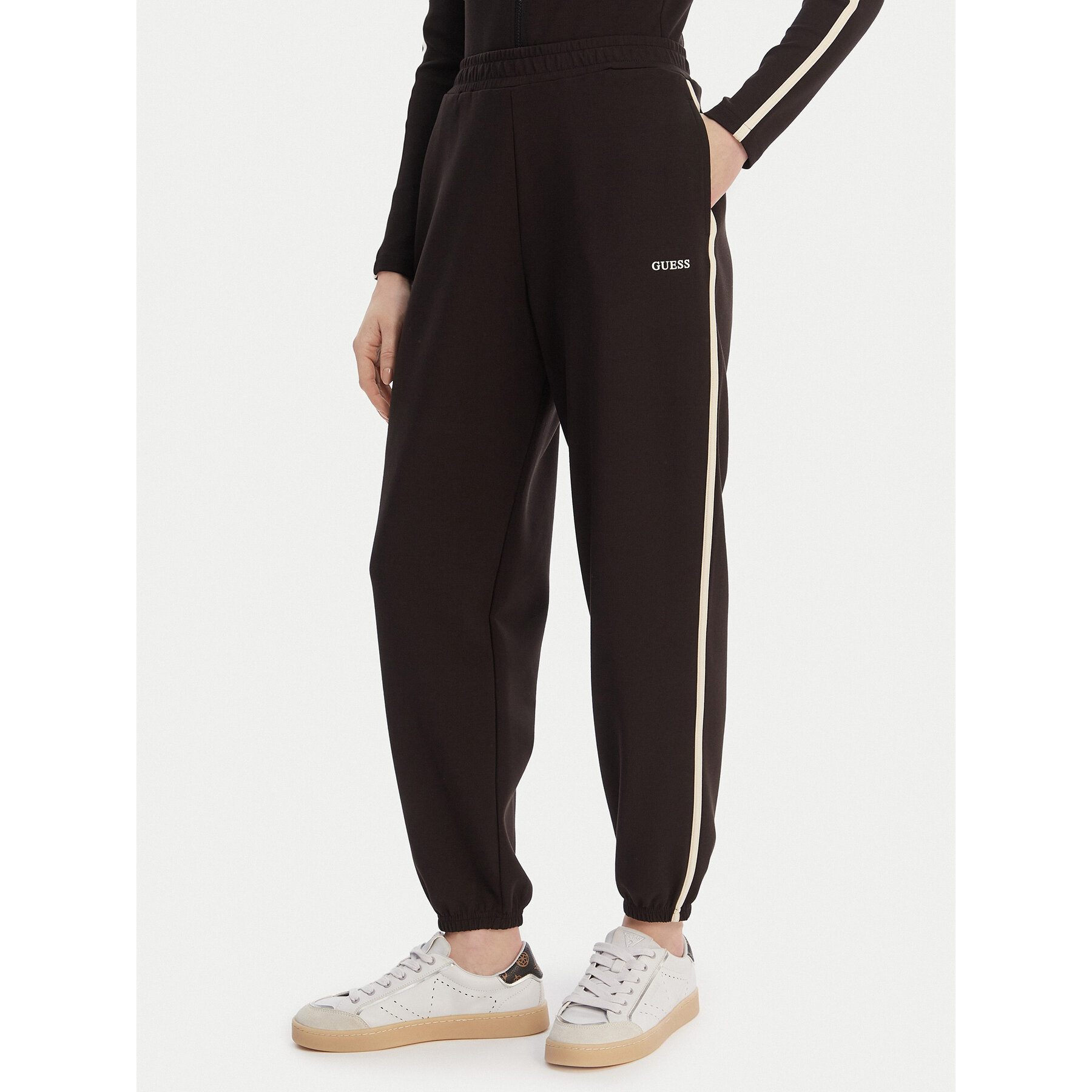 Guess Jogginghose V6GB02 K2915 Braun Regular Fit