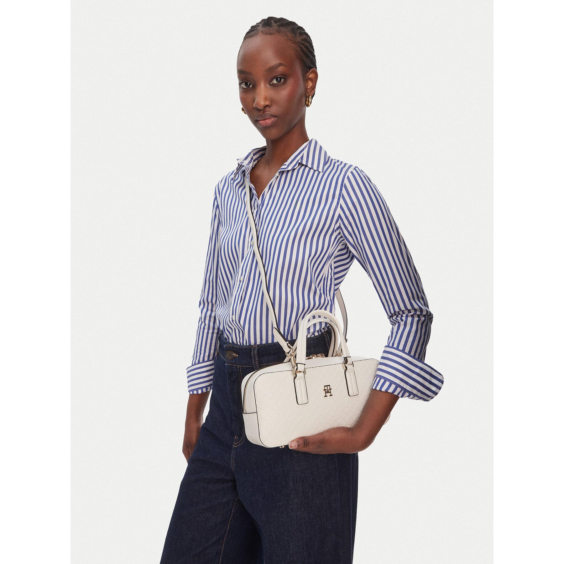 Ročna torba Tommy Hilfiger Th Daily Crossover Mono AW0AW18415 Bela