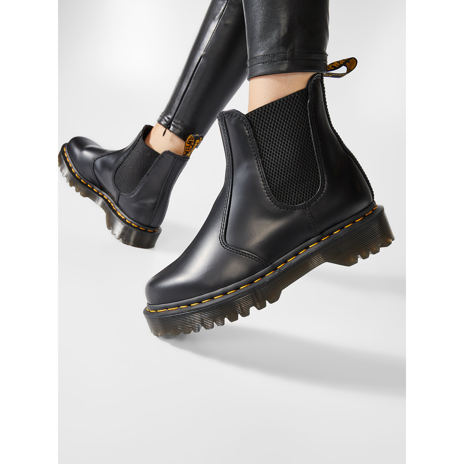 Kotníková obuv s elastickým prvkem Dr. Martens 2976 Bex 26205001 Černá
