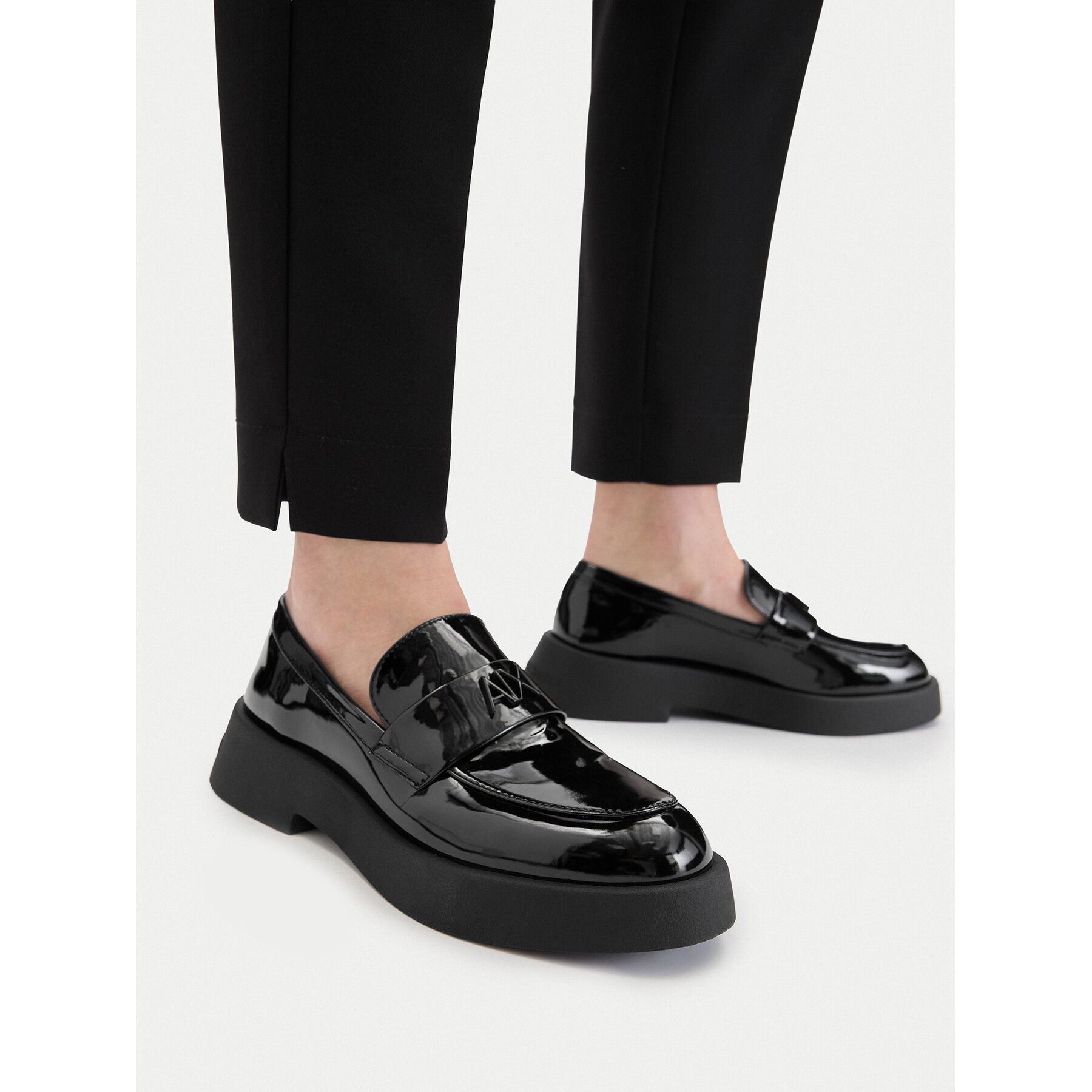 лоуфъри с дебела подметка Armani Exchange XW002207 AF21267 UC001 Черен