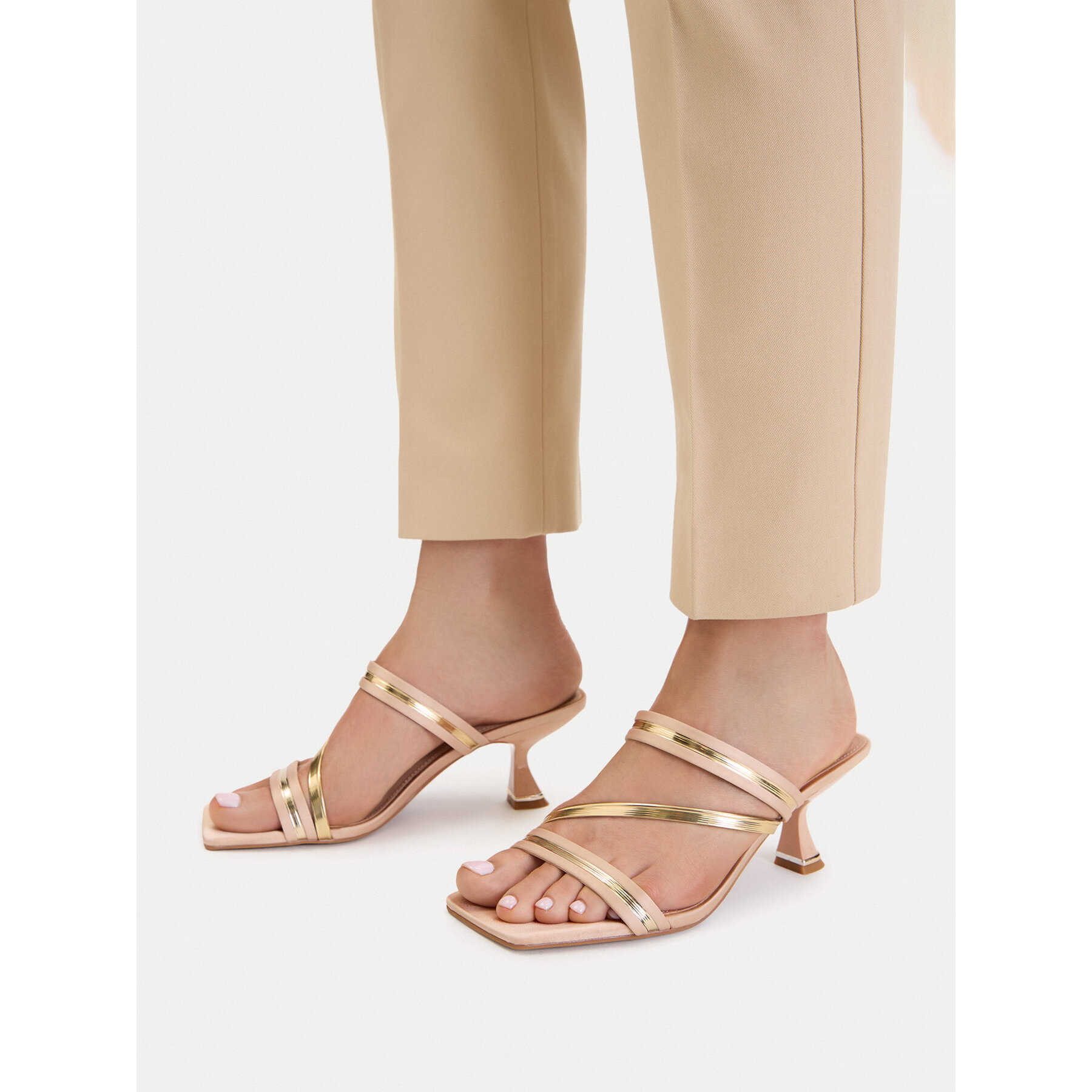 Чехли JENNY CEO-R24SS04372 Бежов