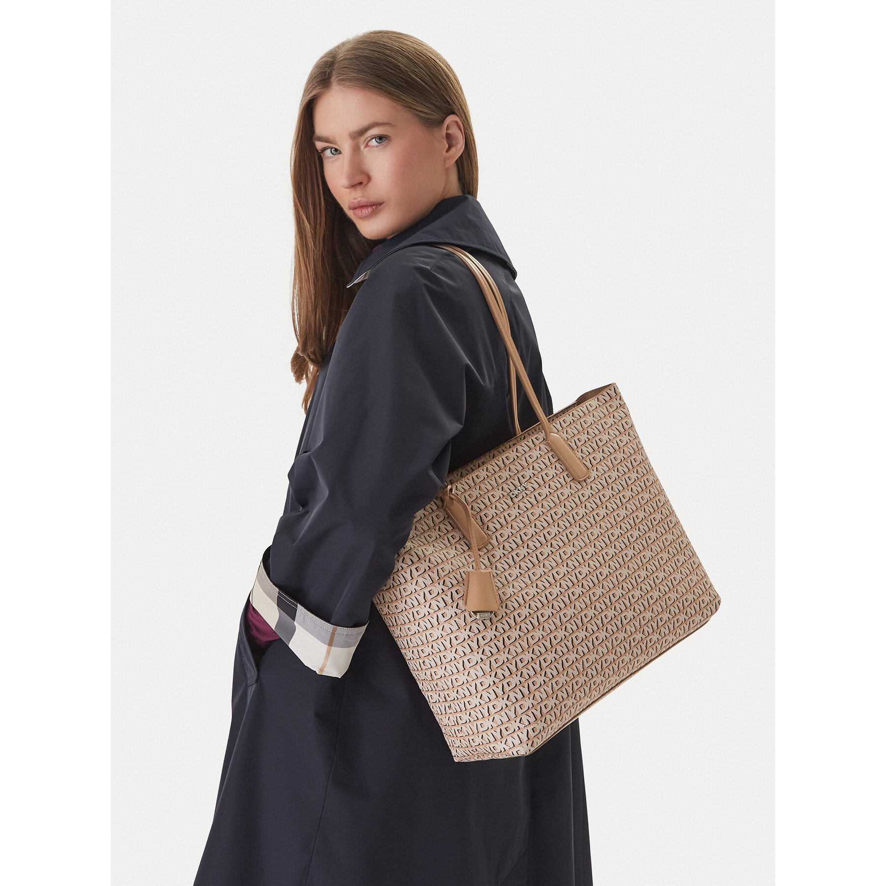 Ročna torba DKNY Saige Ew Tz Tote R52A5I42 Bež