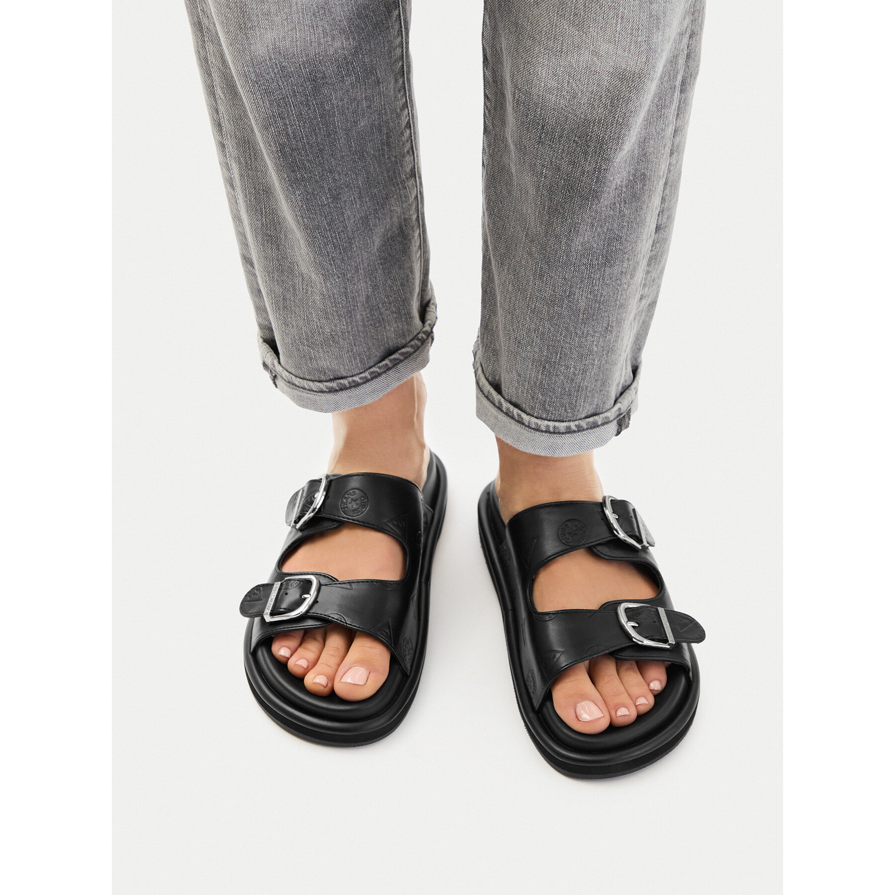Iešļūcenes Guess Jeans EO-R26SS03458 Melns