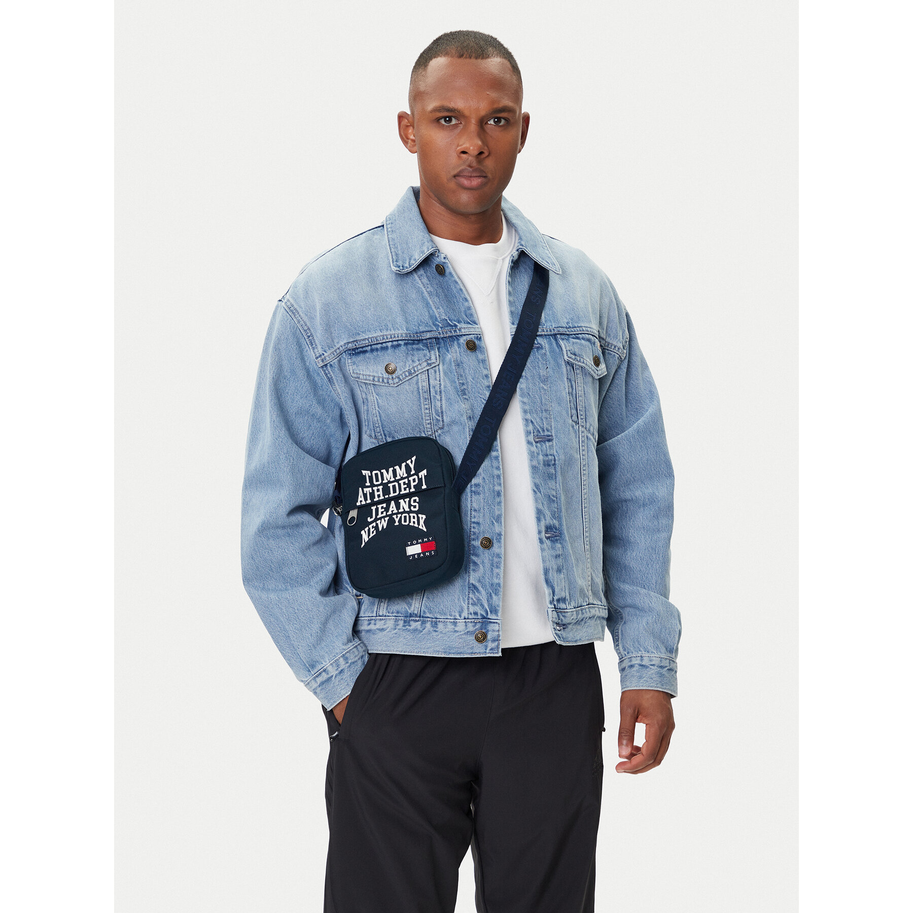 Torbica za okrog pasu Tommy Jeans Tjm Multi Graphic Reporter AM0AM13816 Mornarsko modra