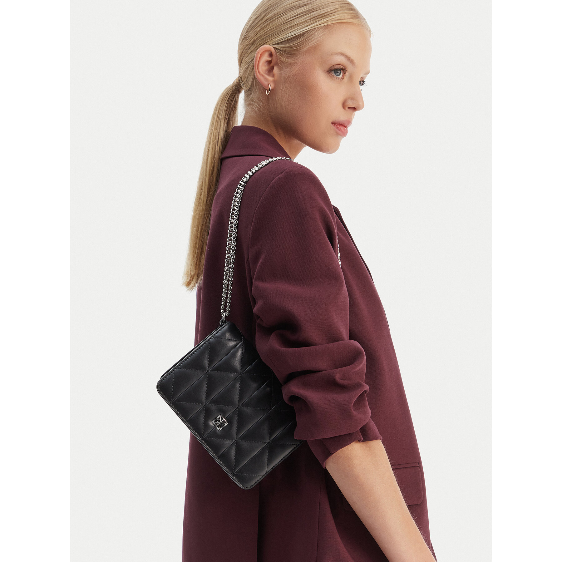 Ročna torba Calvin Klein Quilted Mini Chain Bag LV04F3321G Črna