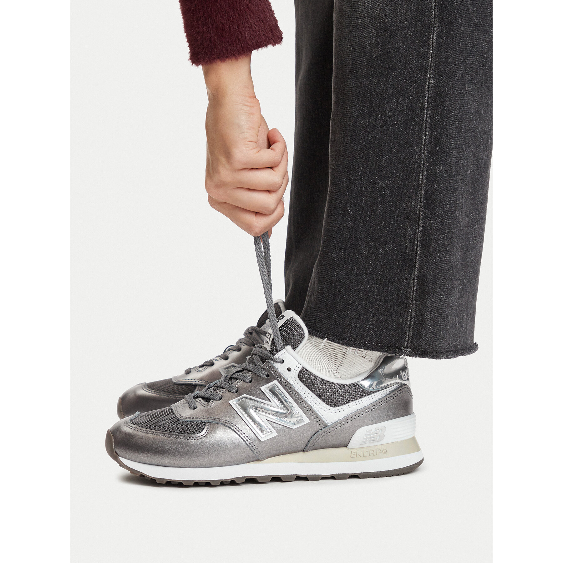 Сникърси New Balance W5748DS Сребрист