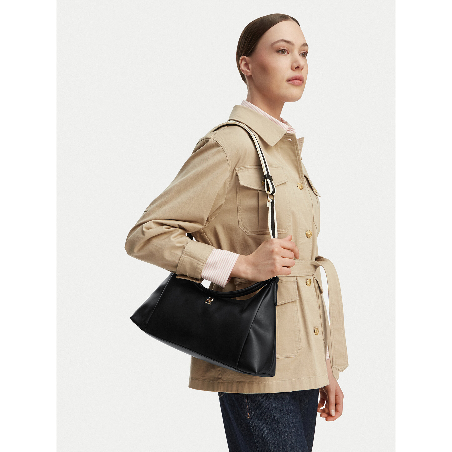 Kabelka Tommy Hilfiger Th Essential Shoulder Bag AW0AW18374 Čierna