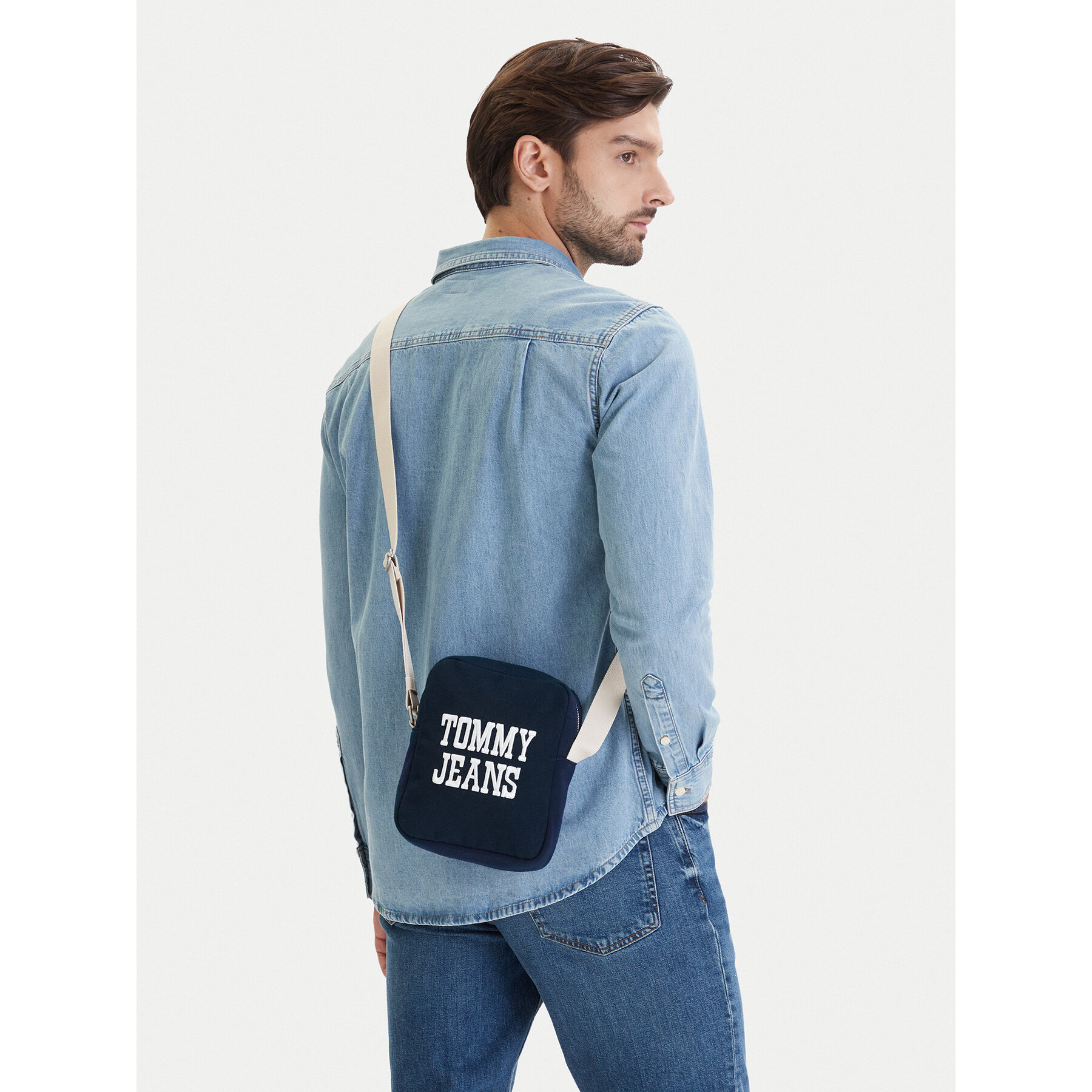 Мъжка чантичка Tommy Jeans Tjm Bold Varsity Reporter AM0AM14223 Тъмносин