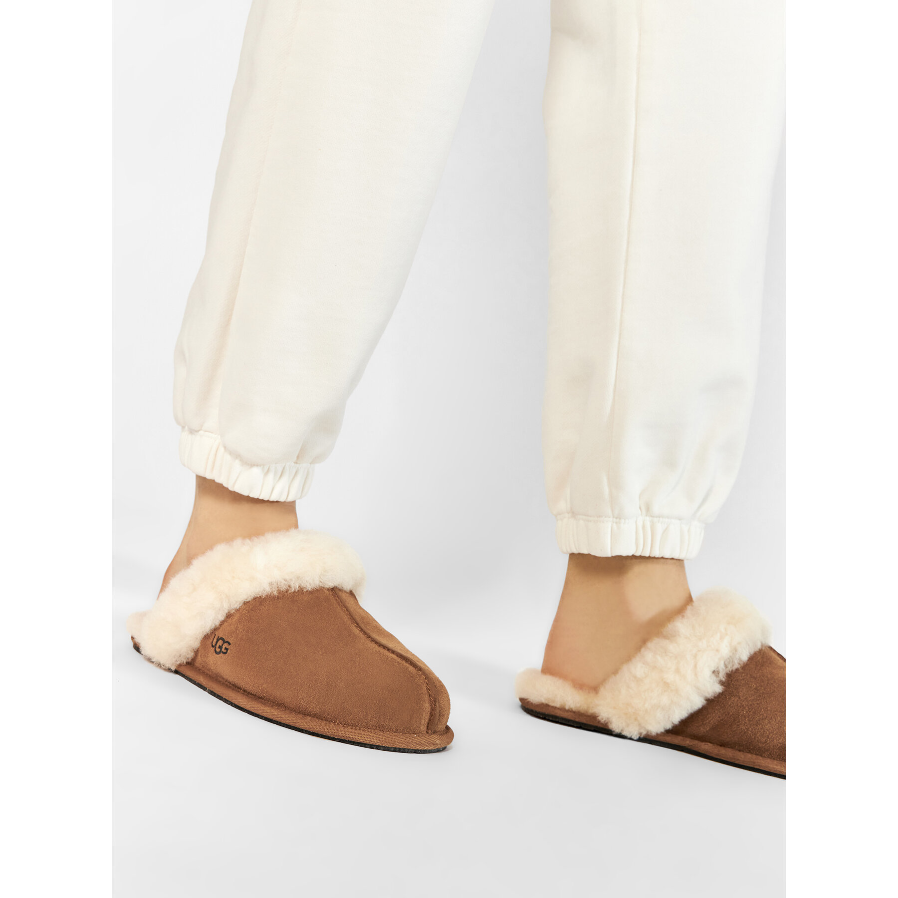 Copati Ugg W Scuffette II 1106872 Rjava