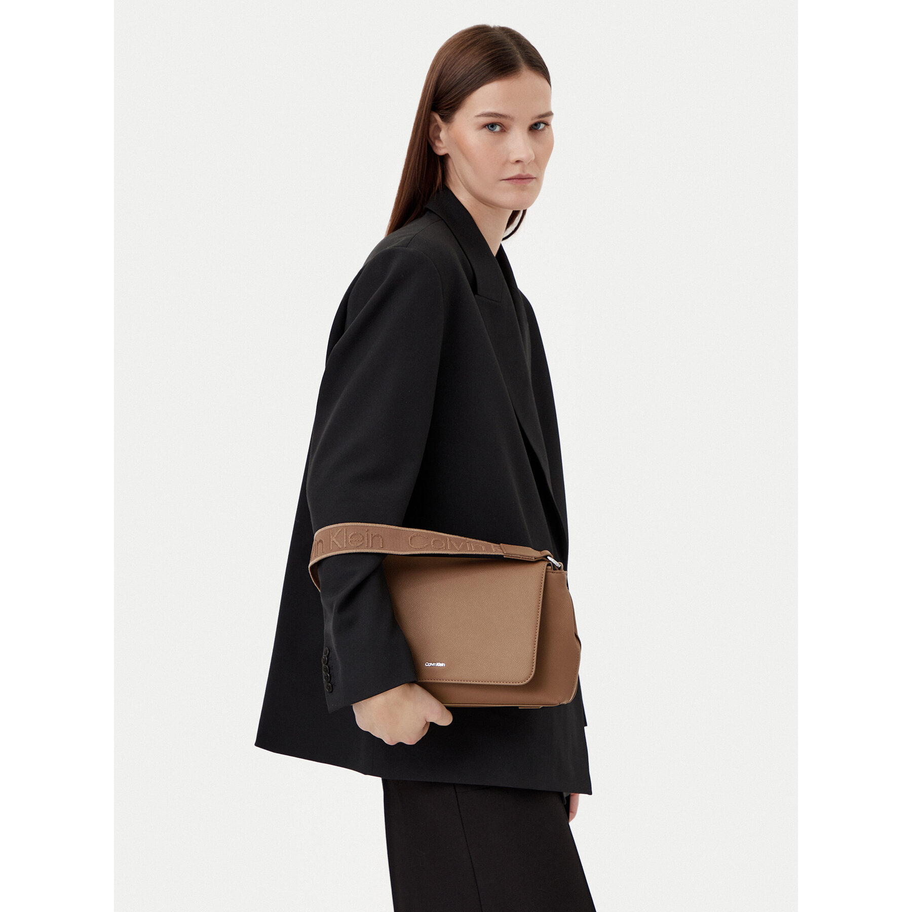 Дамска чанта Calvin Klein K60K613085 Бежов