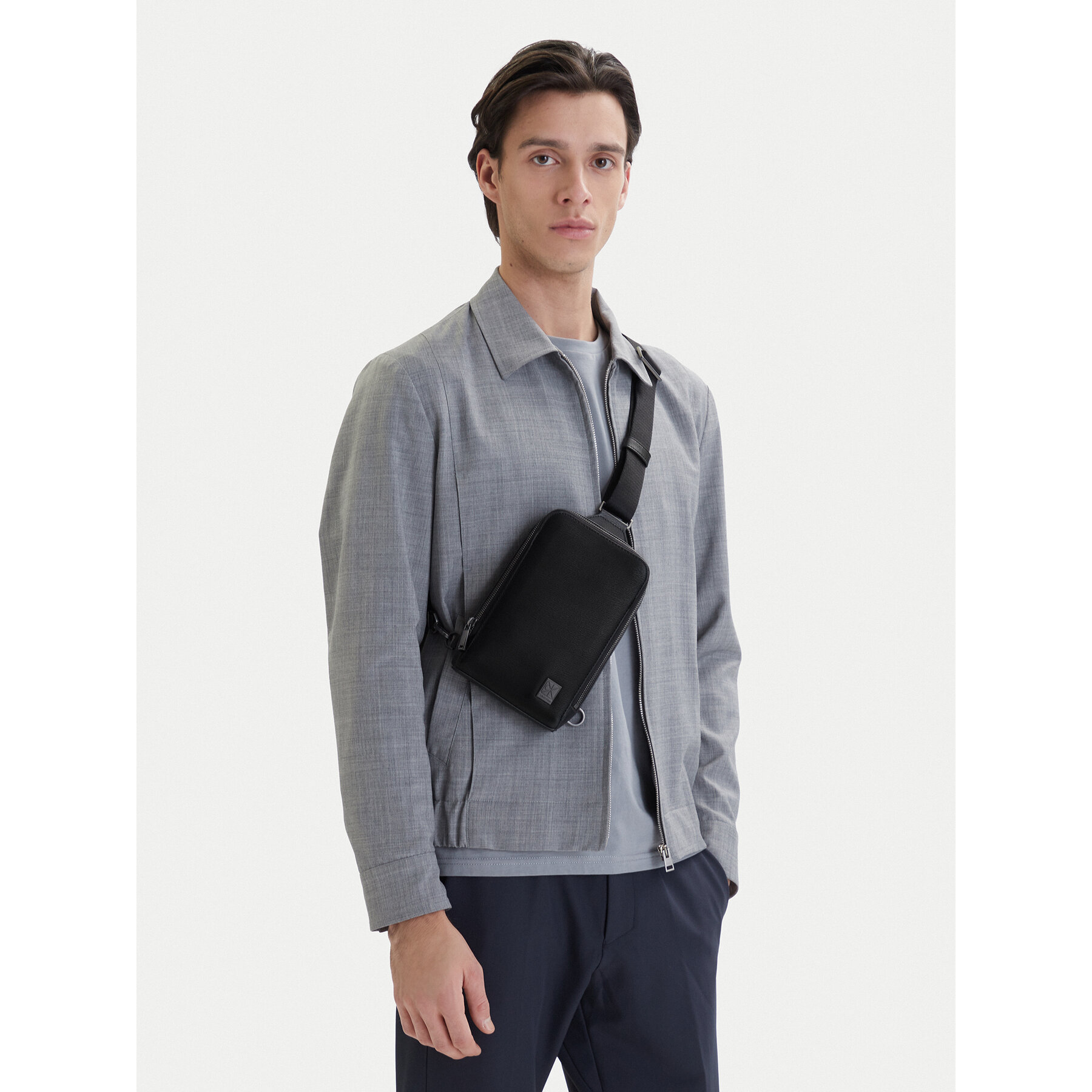 Τσαντάκι Calvin Klein Emblem Hw Sling LV04D3292G Μαύρο