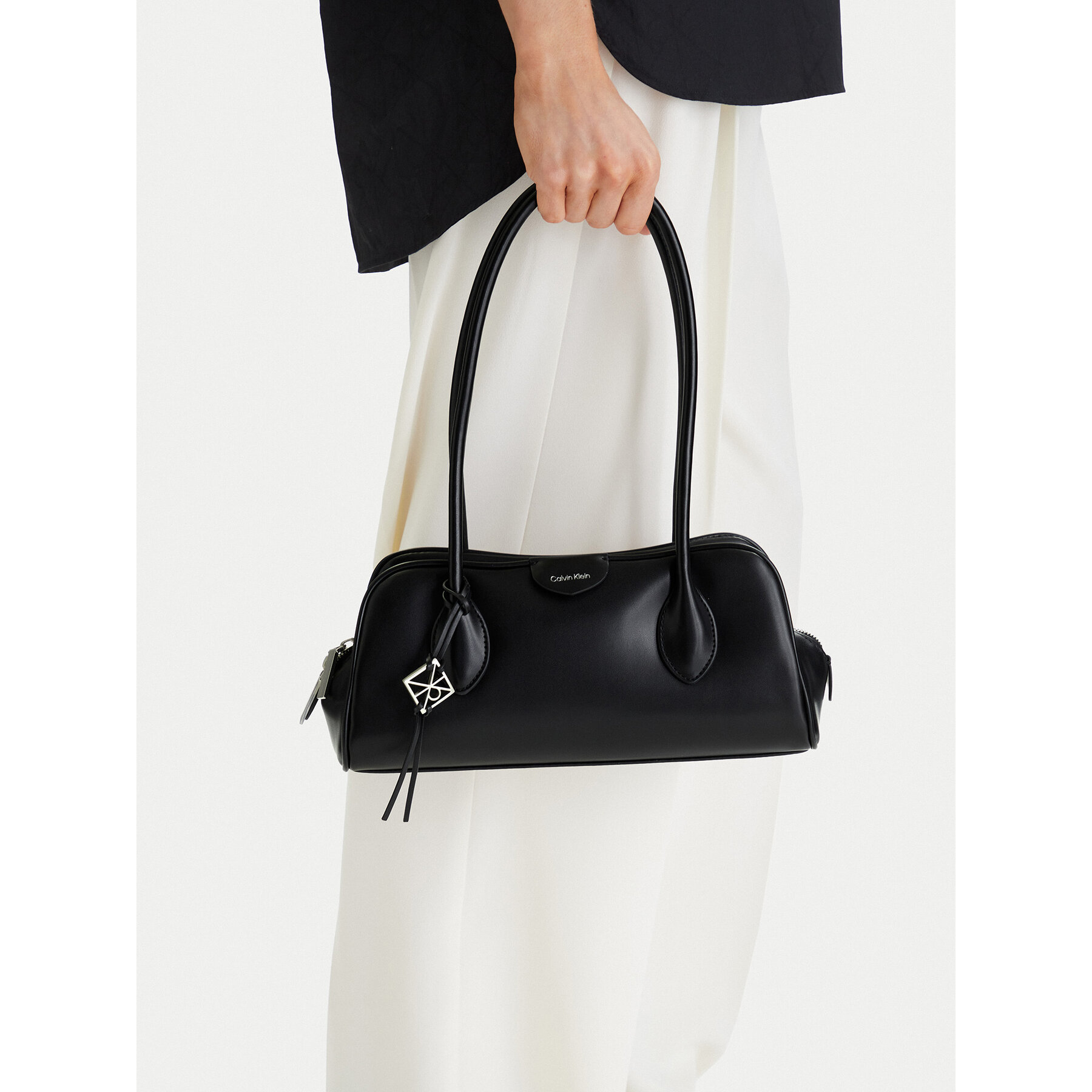Kabelka Calvin Klein Emblem Trio Shoulder Bag LV04F3369G Čierna