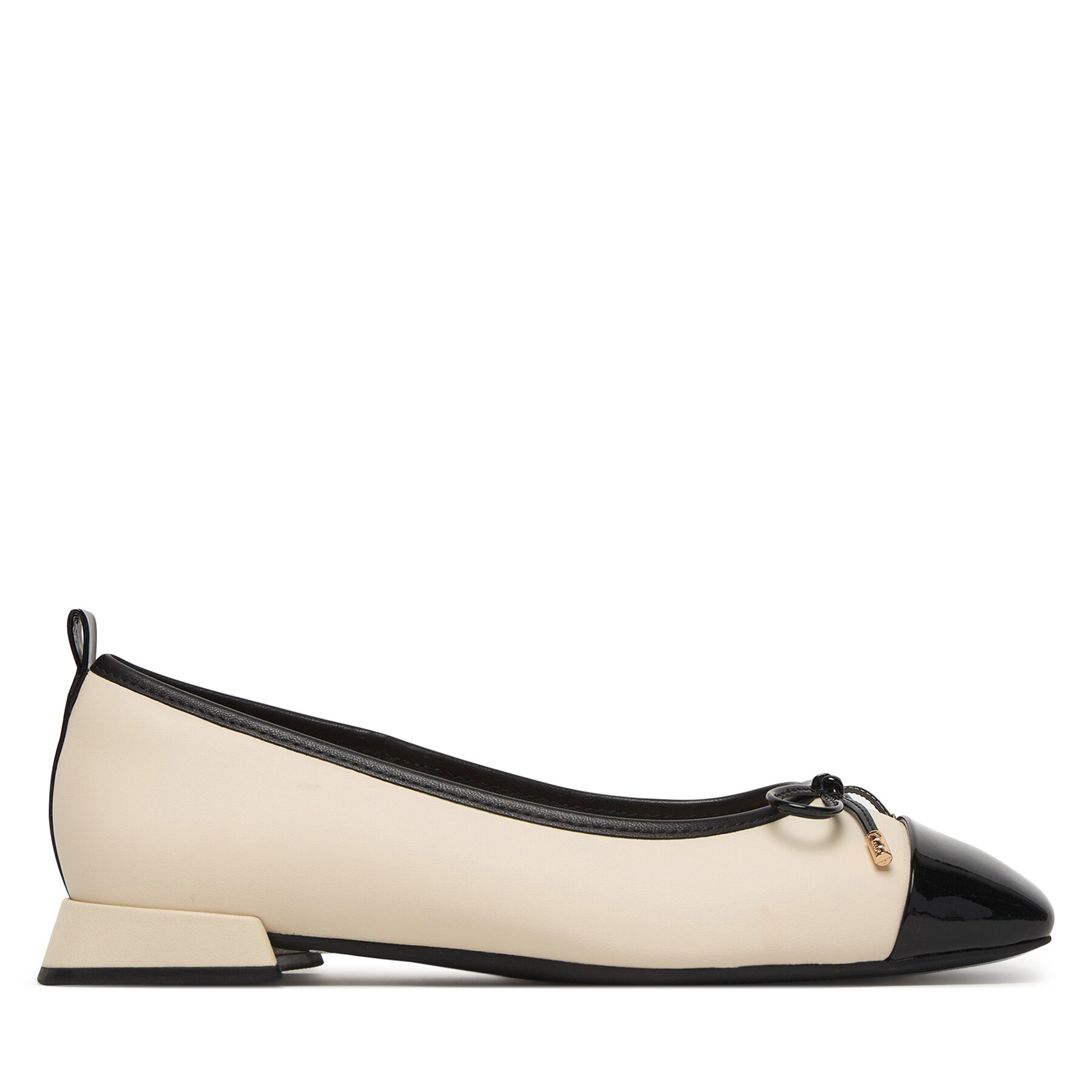 Κλειστά παπούτσια Clarks Ubree15 Poppy 26186333 Εκρού