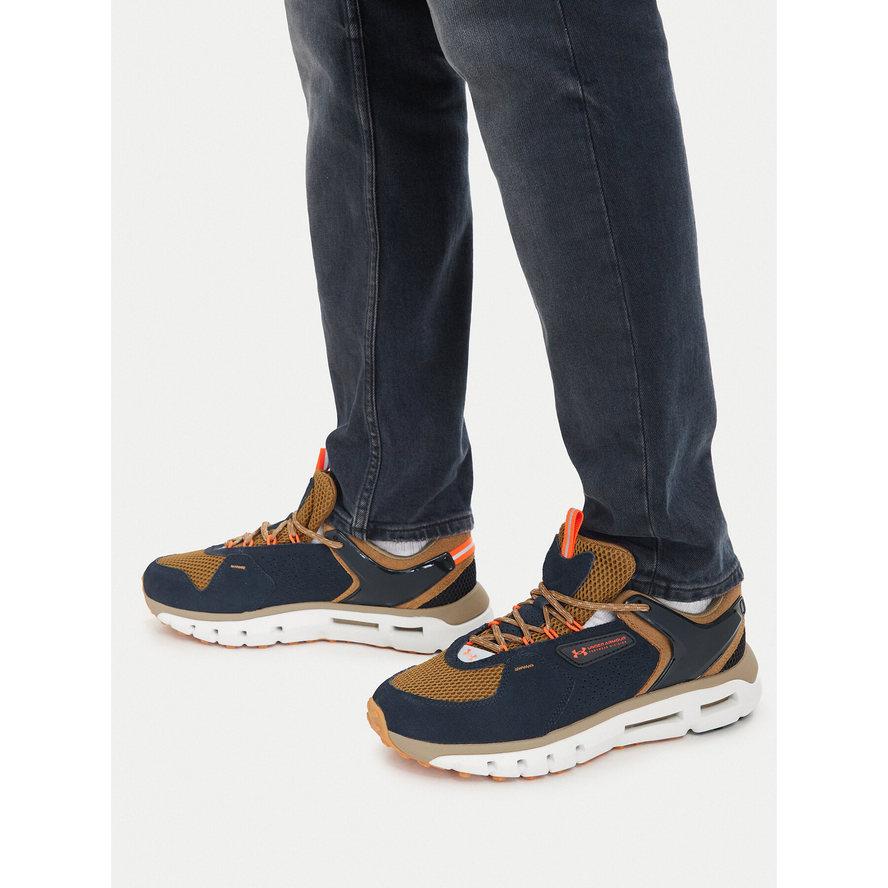 Tenisice Under Armour UA Summit Trek Suede 3028424 Siva