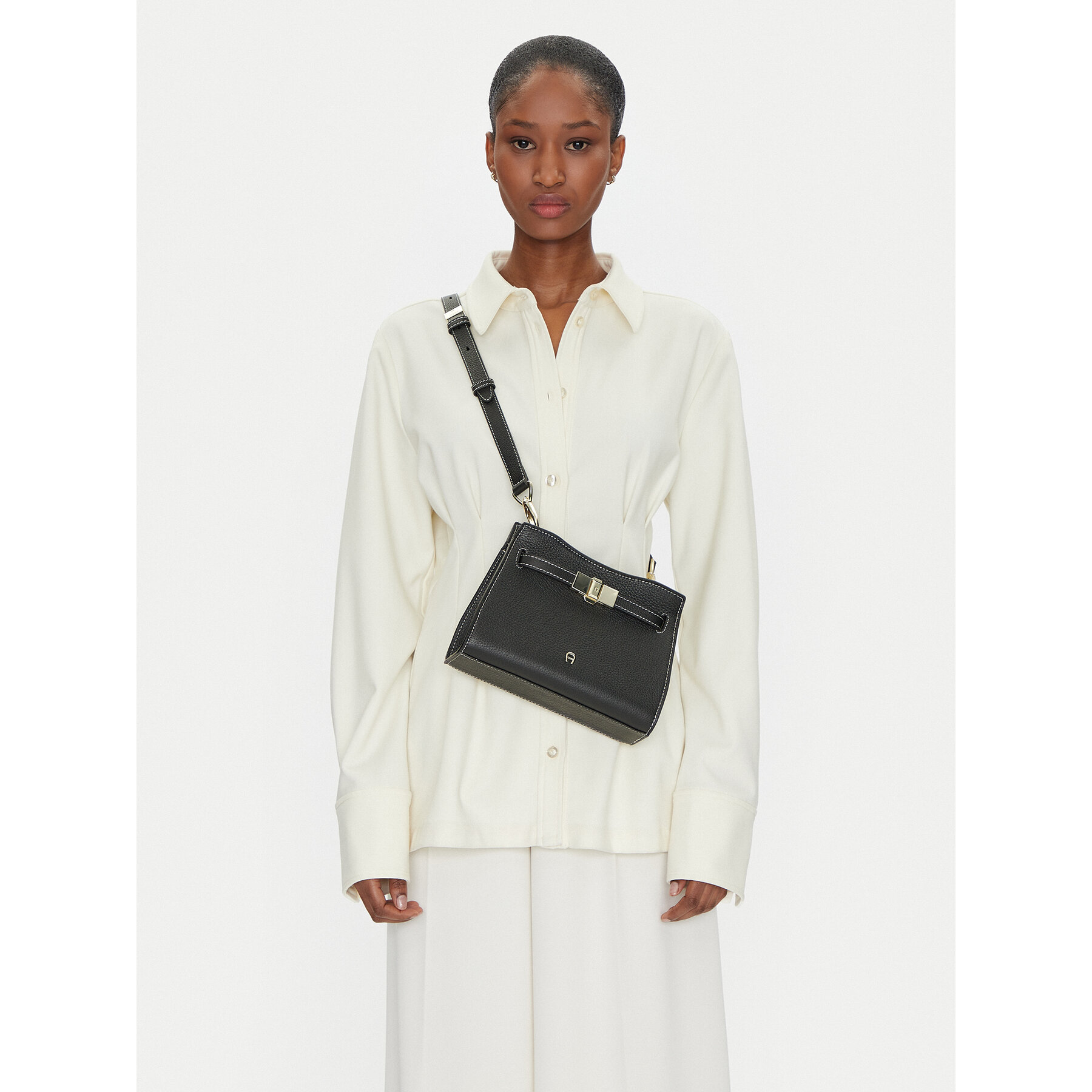 Torbica Aigner 132961 Crna