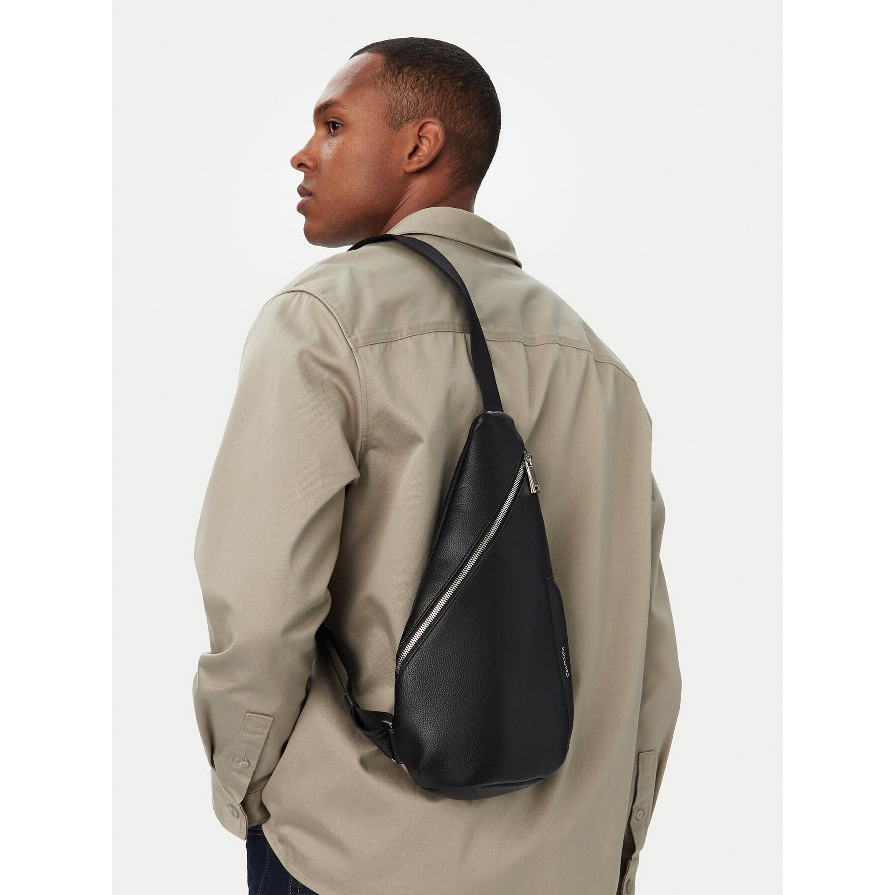 Taška cez rameno Calvin Klein Raised Ns Sling LV04D3495G Čierna