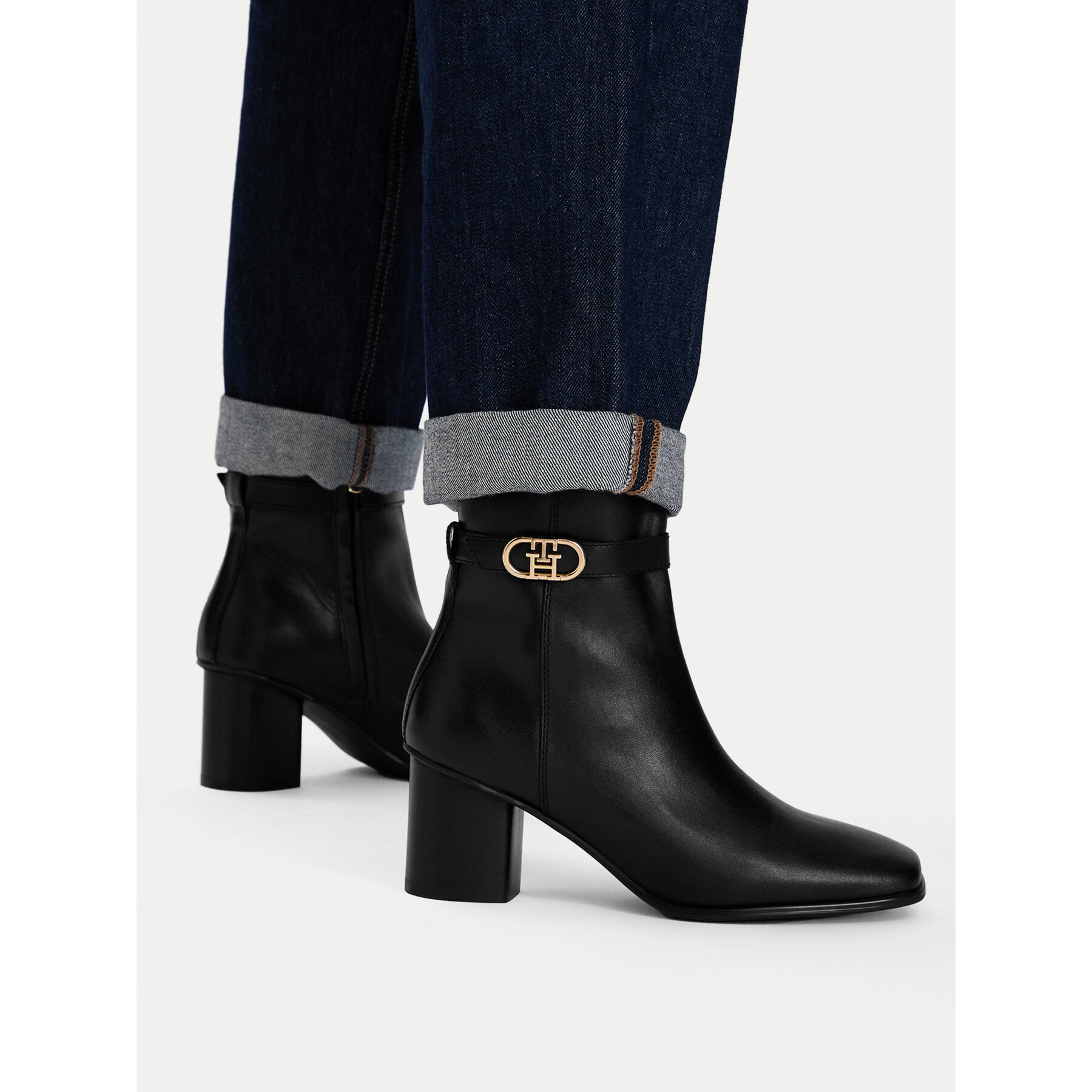 Botine Tommy Hilfiger Th Strap Leather Block Heel Boot FW0FW09488 Negru