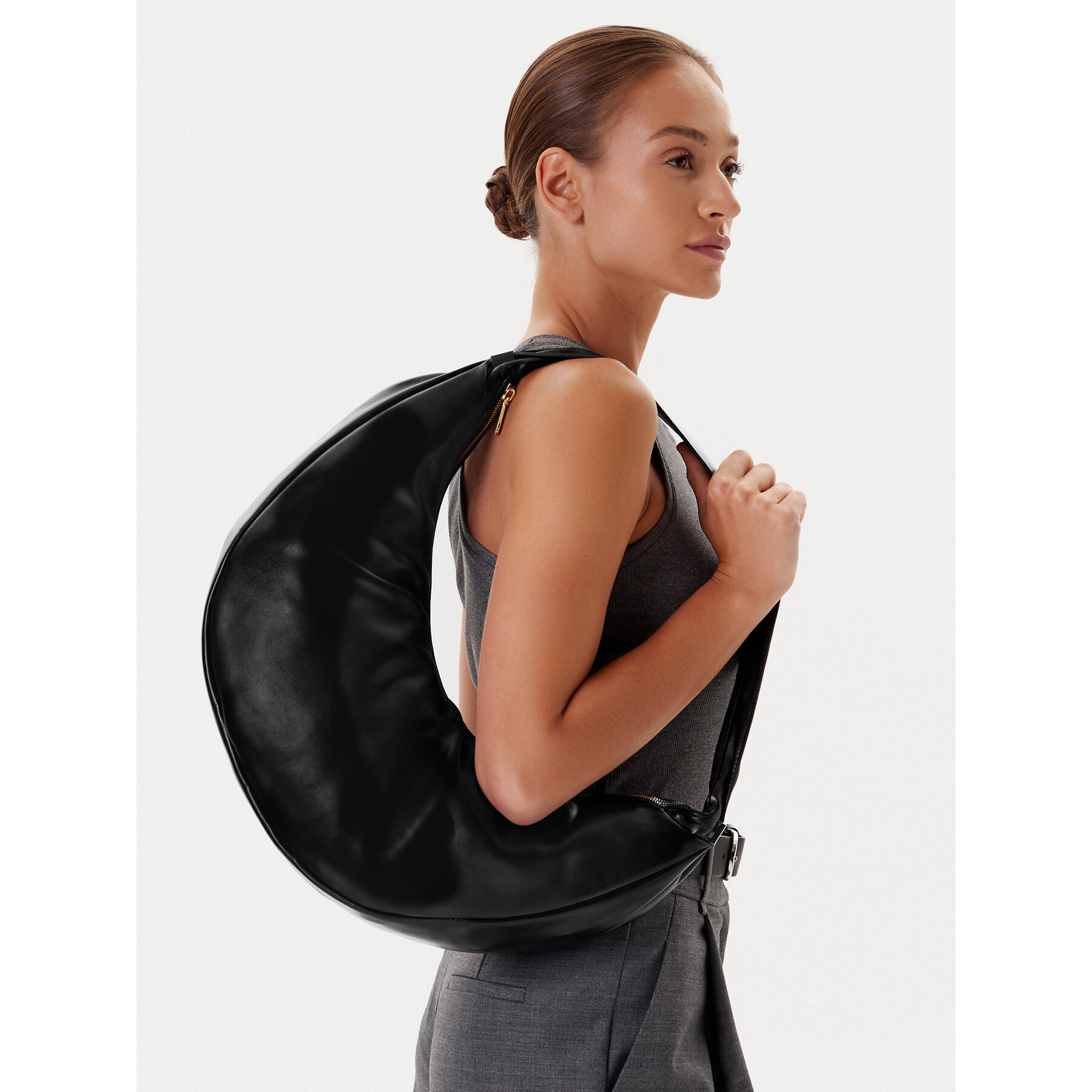 Дамска чанта Calvin Klein Pinched Soft Crescent Lg LV04F3009G Черен