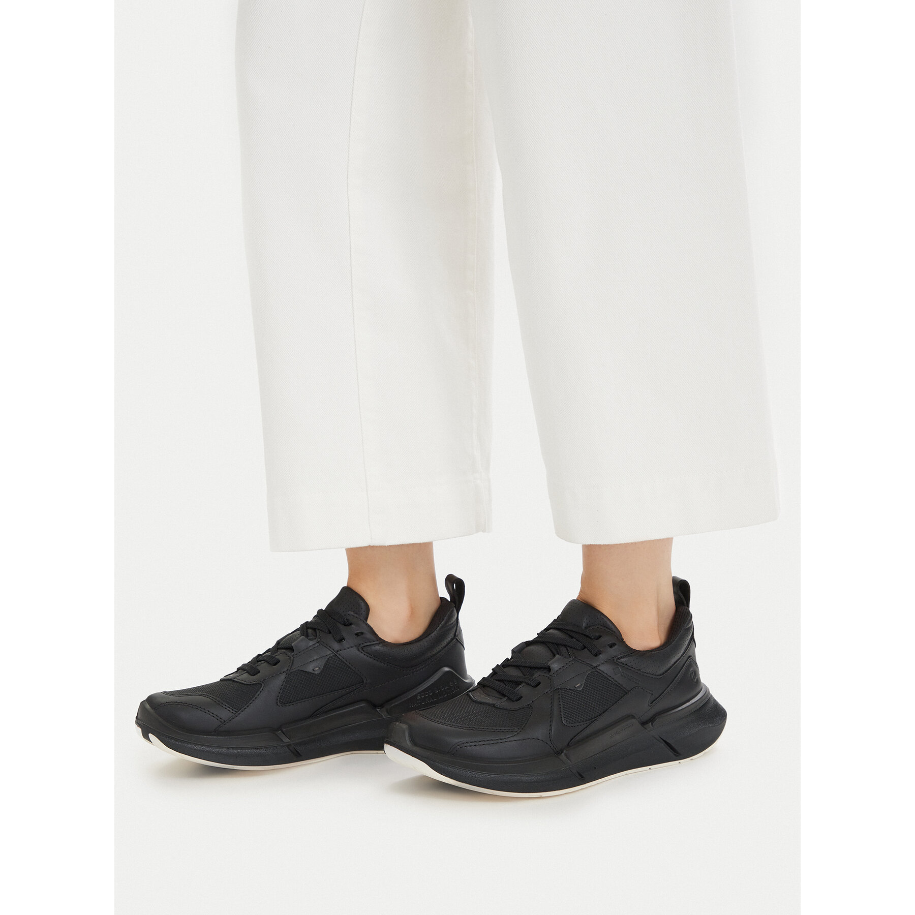 Sneakersy ECCO Biom 2.2 W 83081351052 Čierna